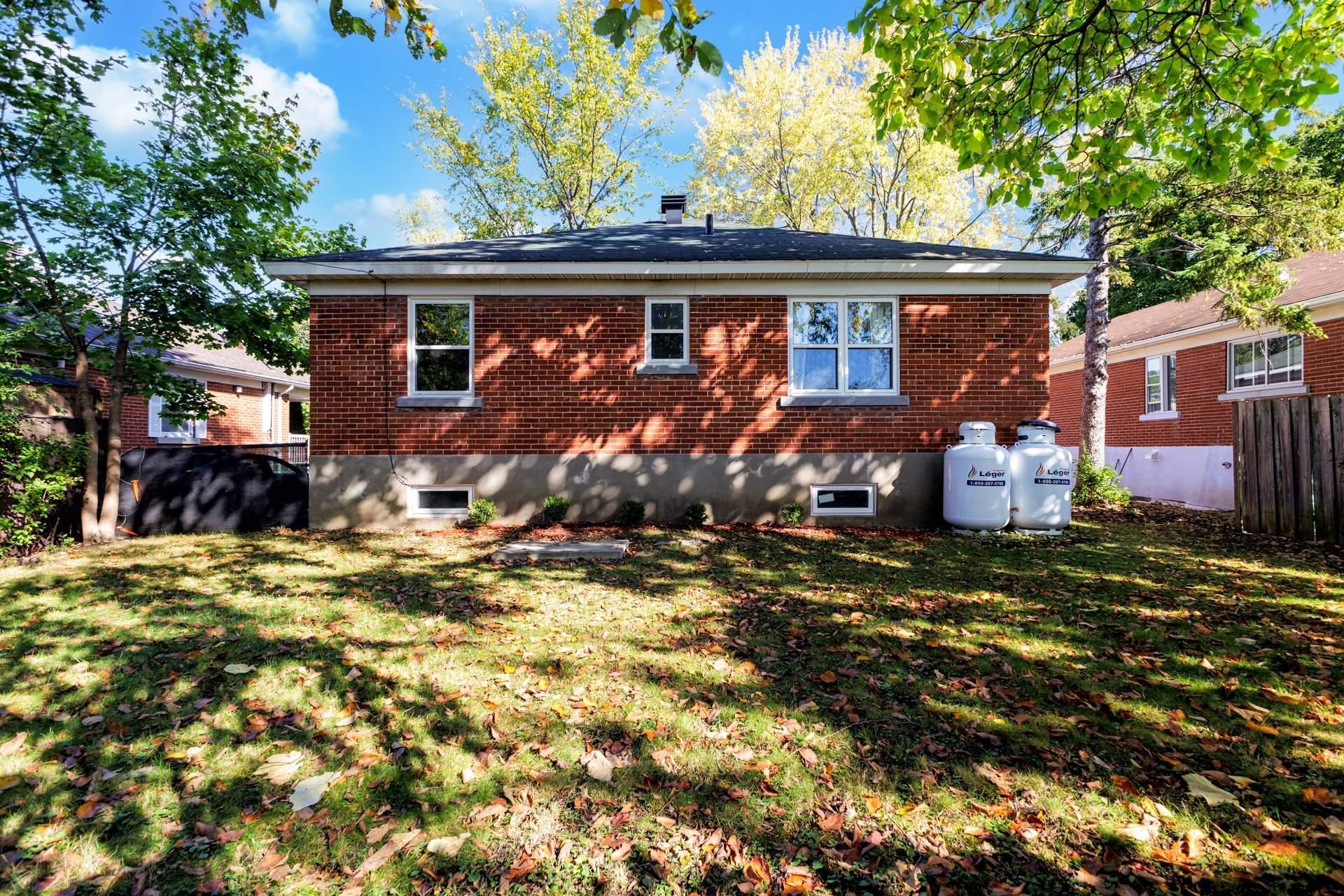 









460


Rue Petit

,
Montréal (Saint-Laurent),




QC
H4N2H6

