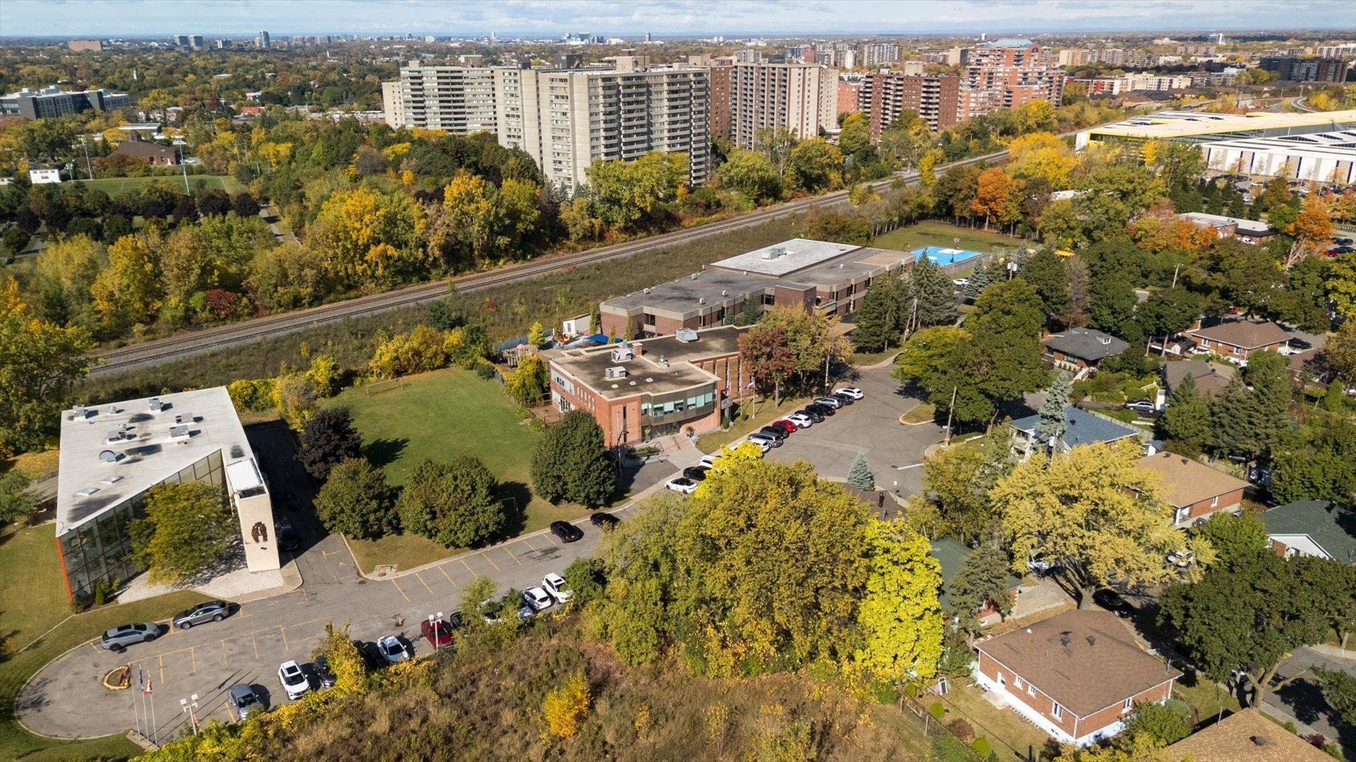 









460


Rue Petit

,
Montréal (Saint-Laurent),




QC
H4N2H6

