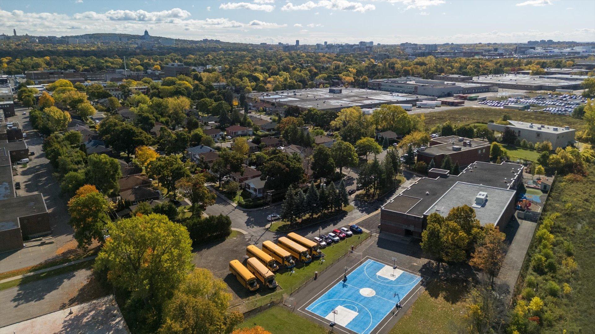 









460


Rue Petit

,
Montréal (Saint-Laurent),




QC
H4N2H6


