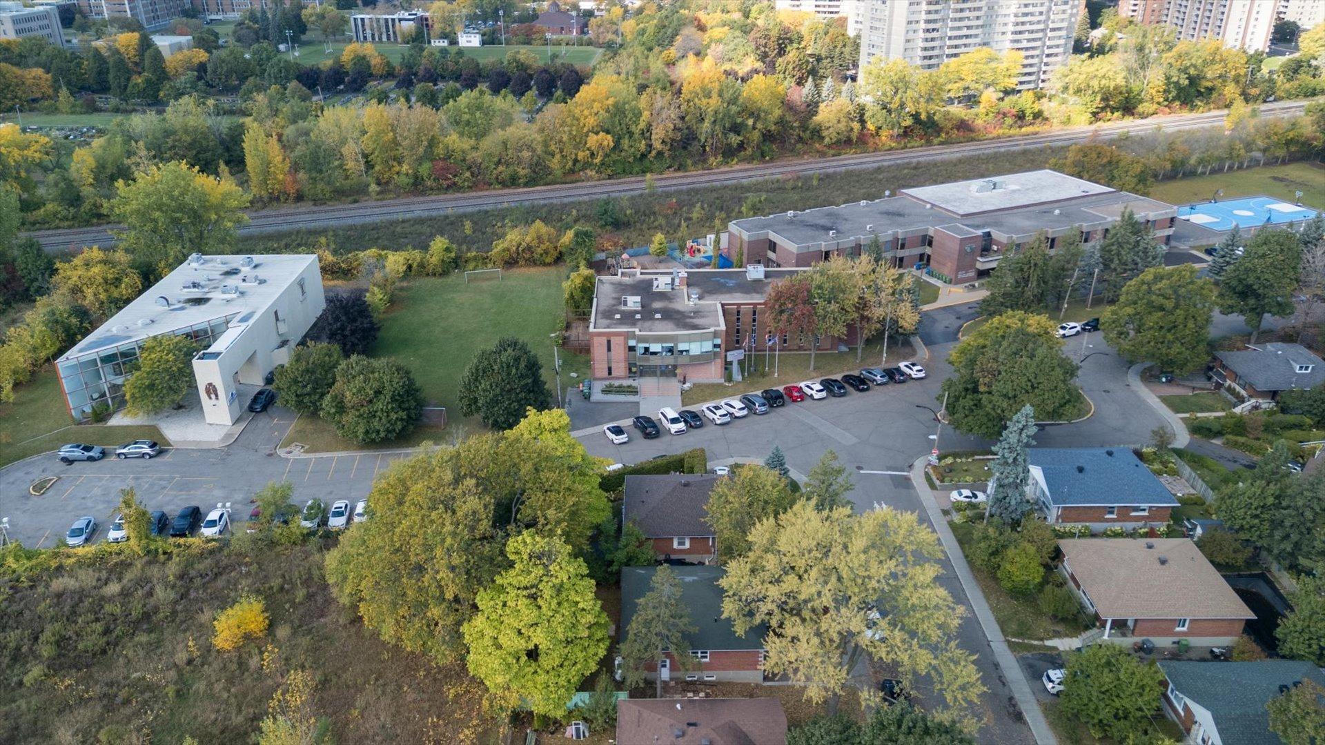 









460


Rue Petit

,
Montréal (Saint-Laurent),




QC
H4N2H6

