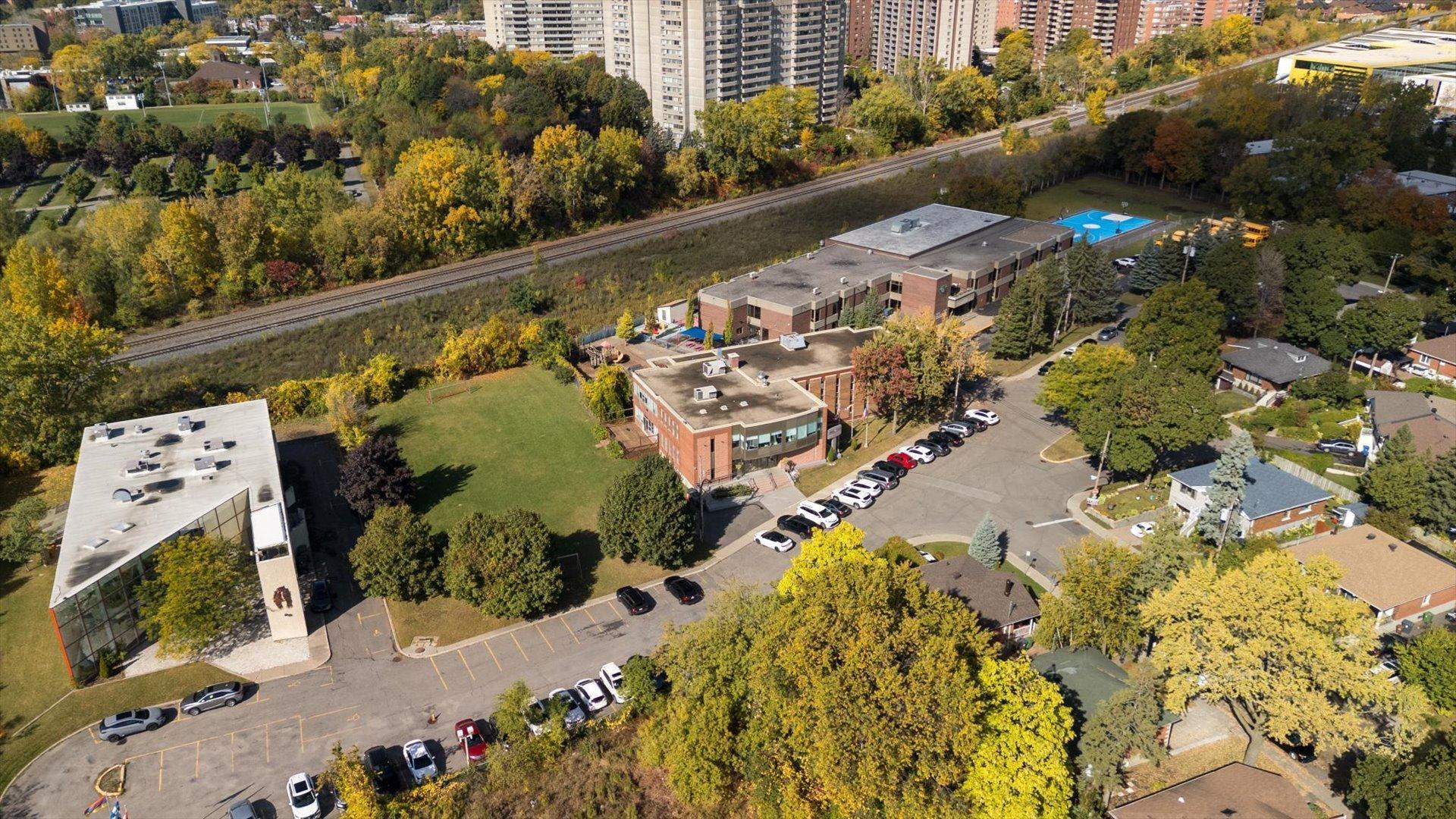 









460


Rue Petit

,
Montréal (Saint-Laurent),




QC
H4N2H6

