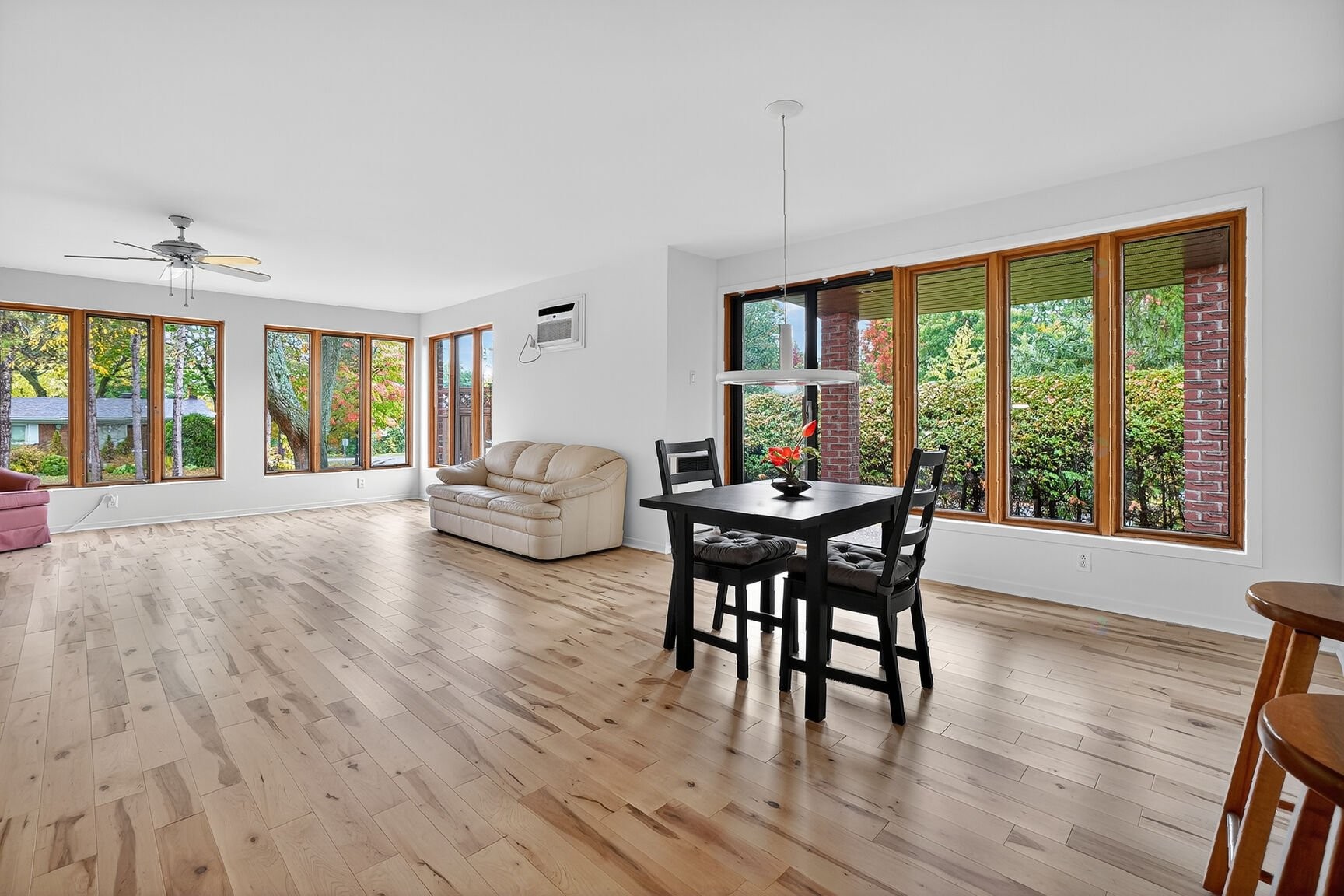 









1587


Rue Gauthier

,
Saint-Bruno-de-Montarville,




QC
J3V5Y4

