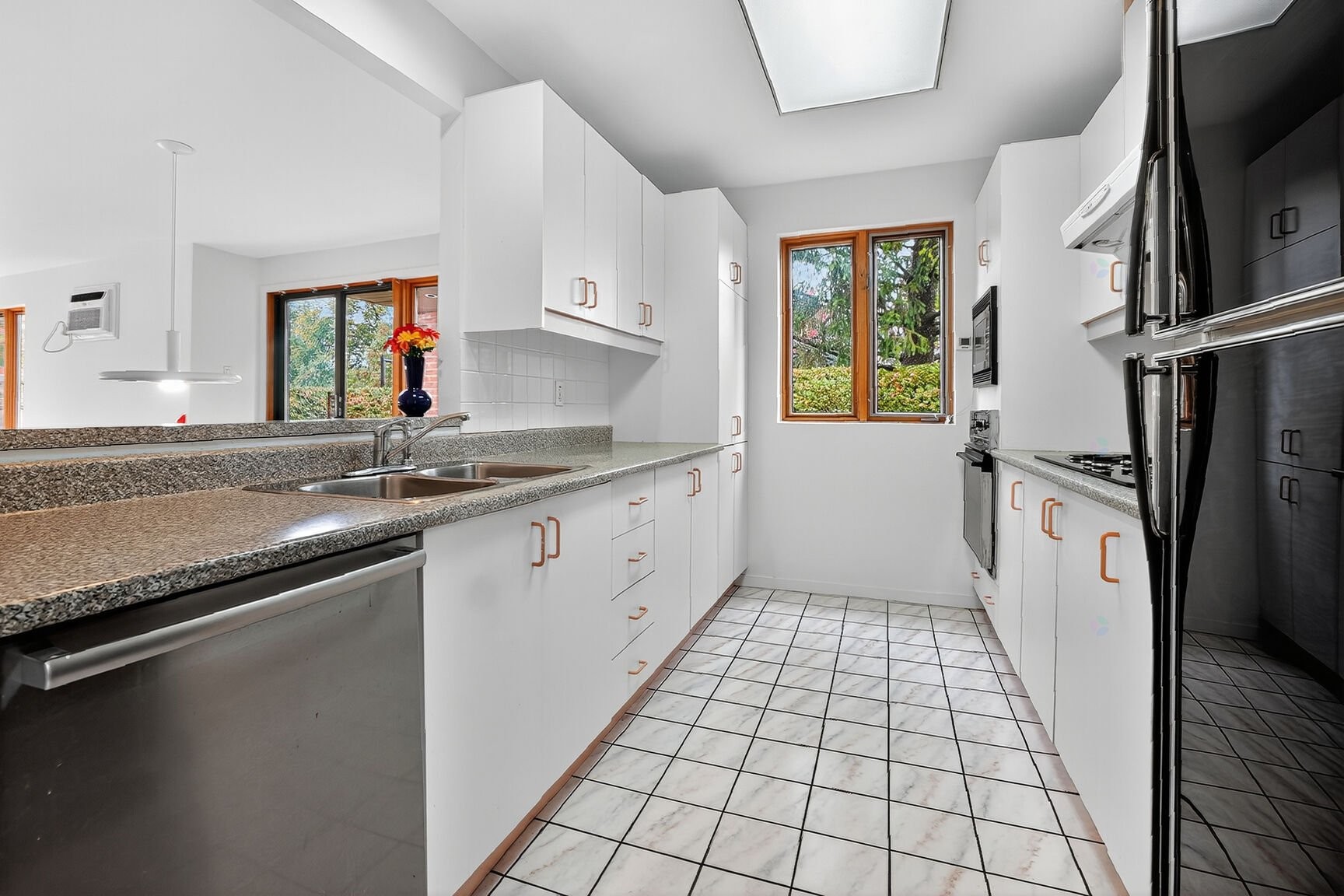 









1587


Rue Gauthier

,
Saint-Bruno-de-Montarville,




QC
J3V5Y4

