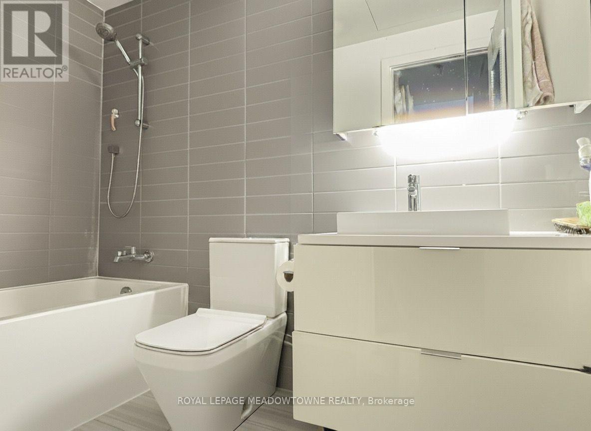 












2104 - 170 BAYVIEW AVENUE

,
Toronto,




Ontario
M5A0M4

