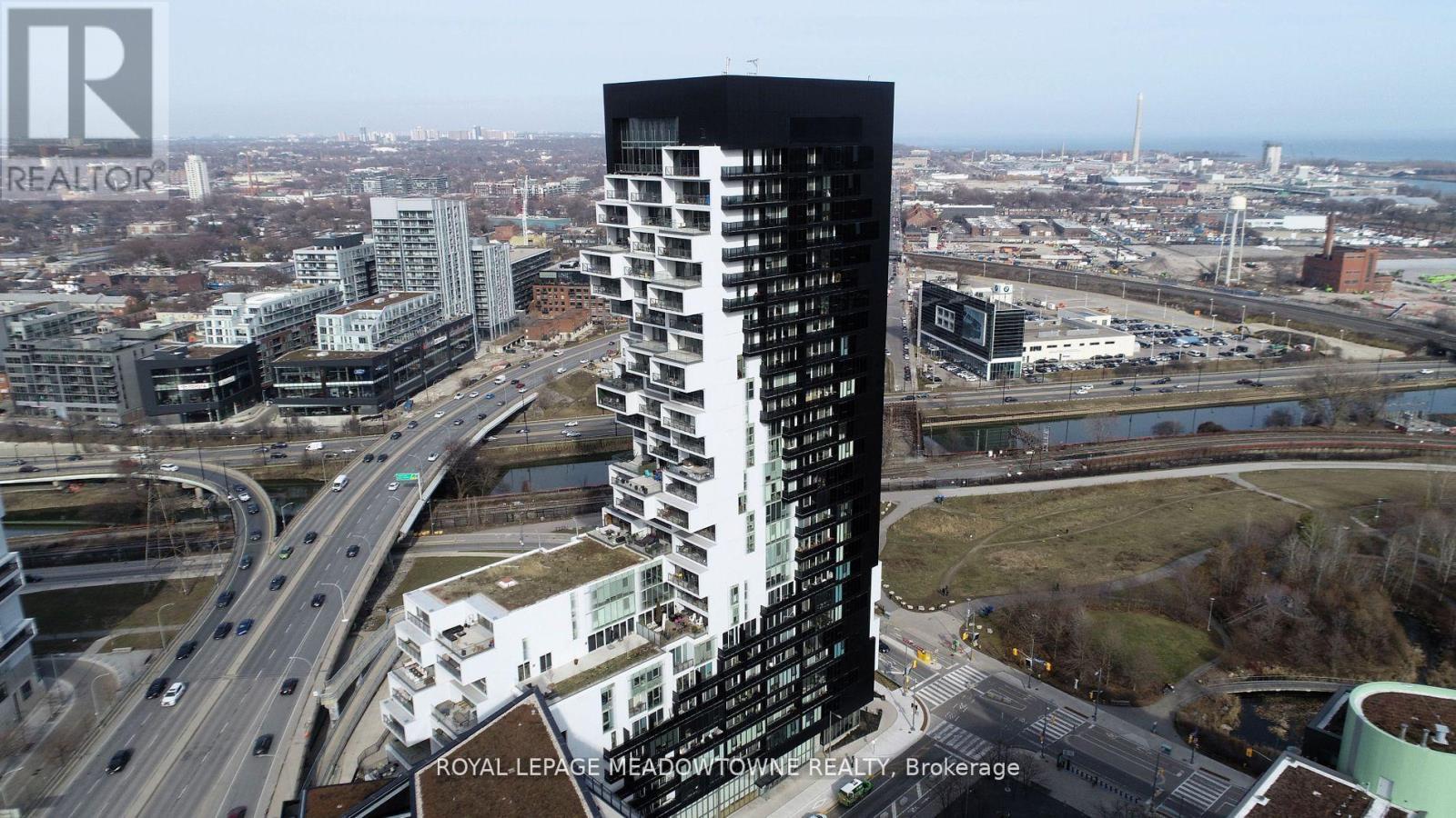 












2104 - 170 BAYVIEW AVENUE

,
Toronto,




Ontario
M5A0M4

