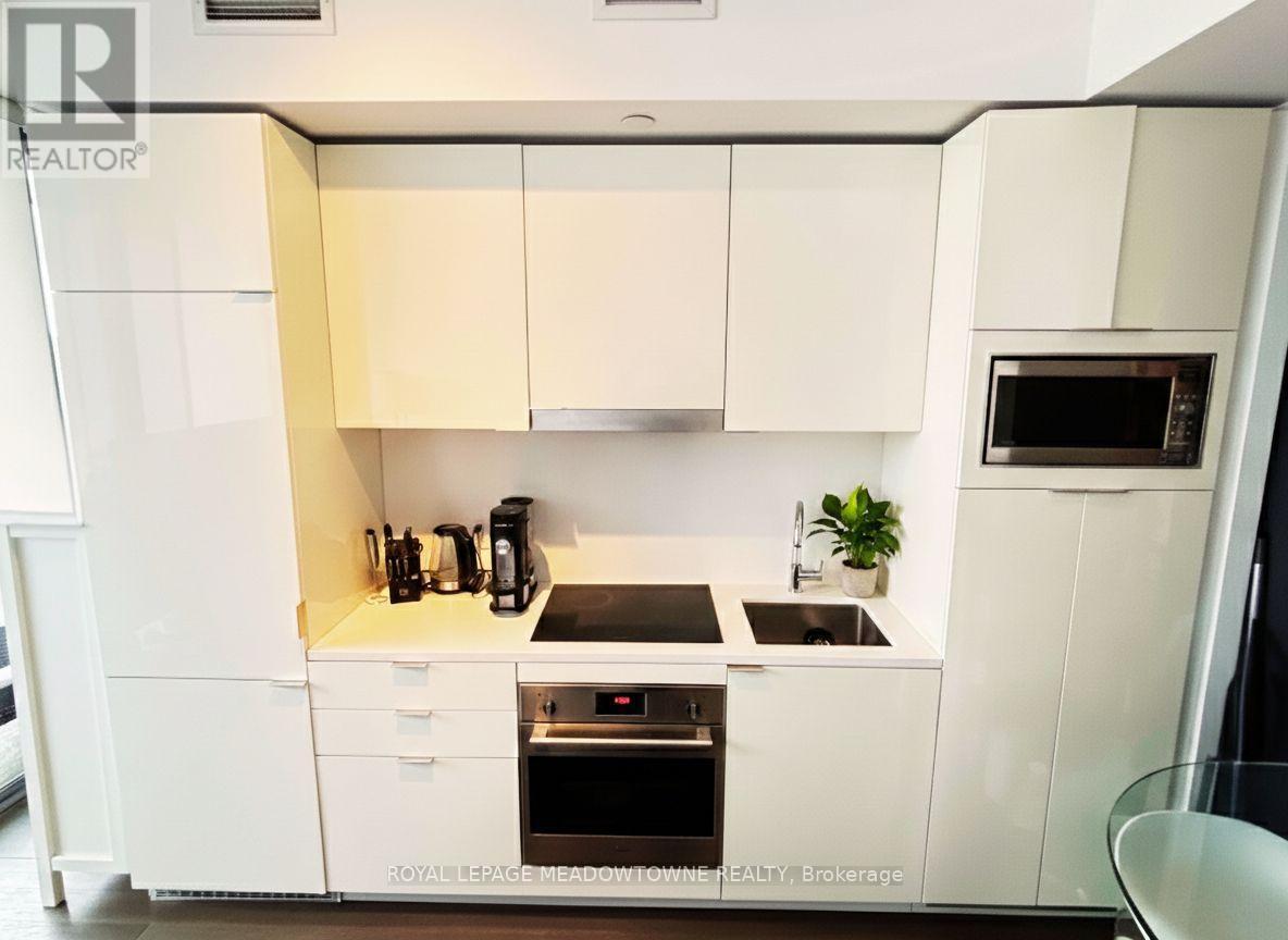 












2104 - 170 BAYVIEW AVENUE

,
Toronto,




Ontario
M5A0M4

