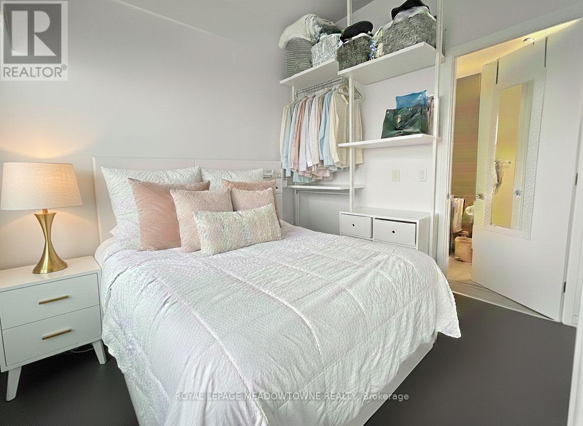 












2104 - 170 BAYVIEW AVENUE

,
Toronto,




Ontario
M5A0M4

