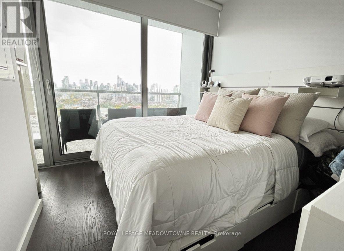 












2104 - 170 BAYVIEW AVENUE

,
Toronto,




Ontario
M5A0M4

