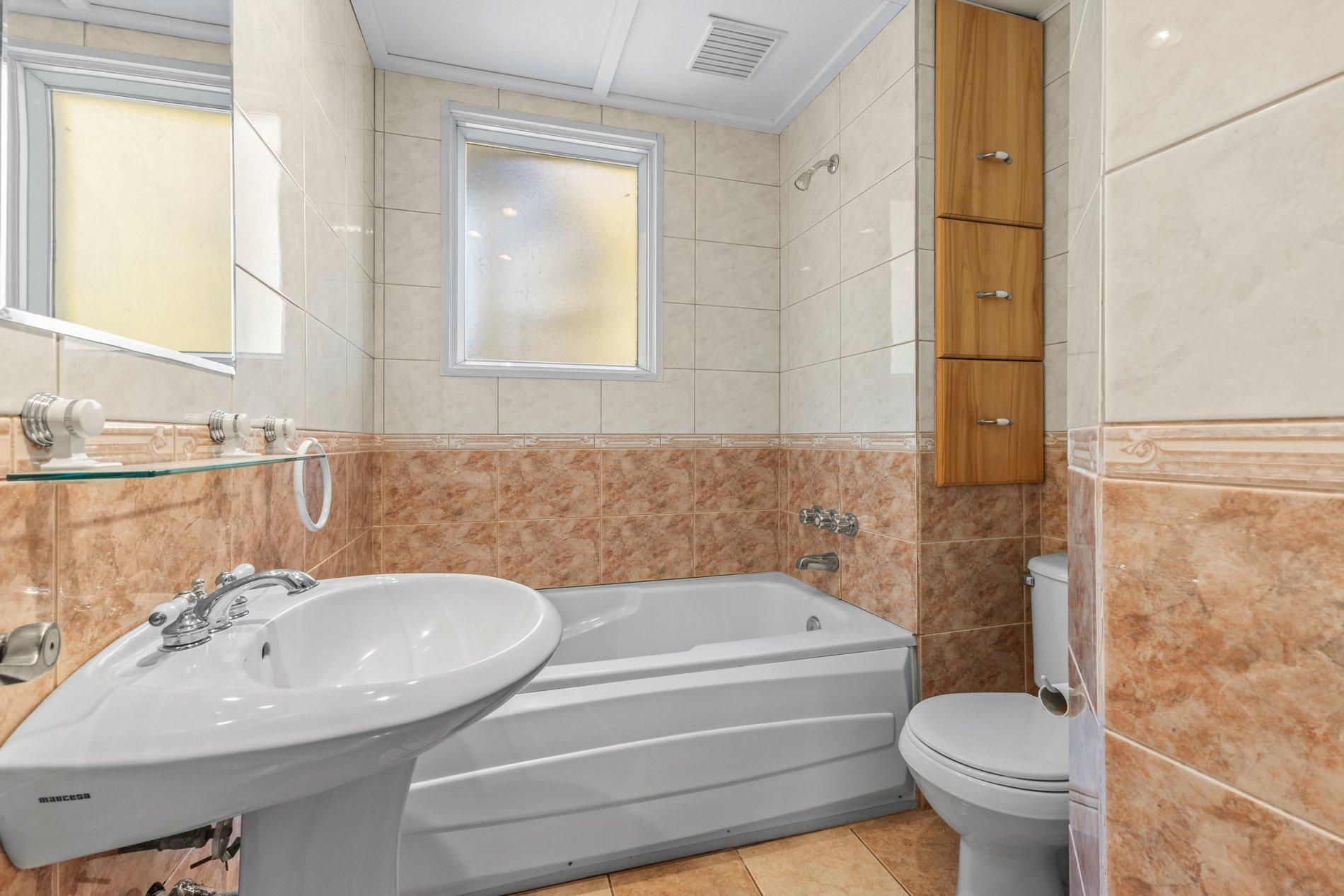 









2079

 - 2081


Rue Bossuet

,
Montréal (Mercier/Hochelaga-Maisonneuve),




QC
H1N2R8

