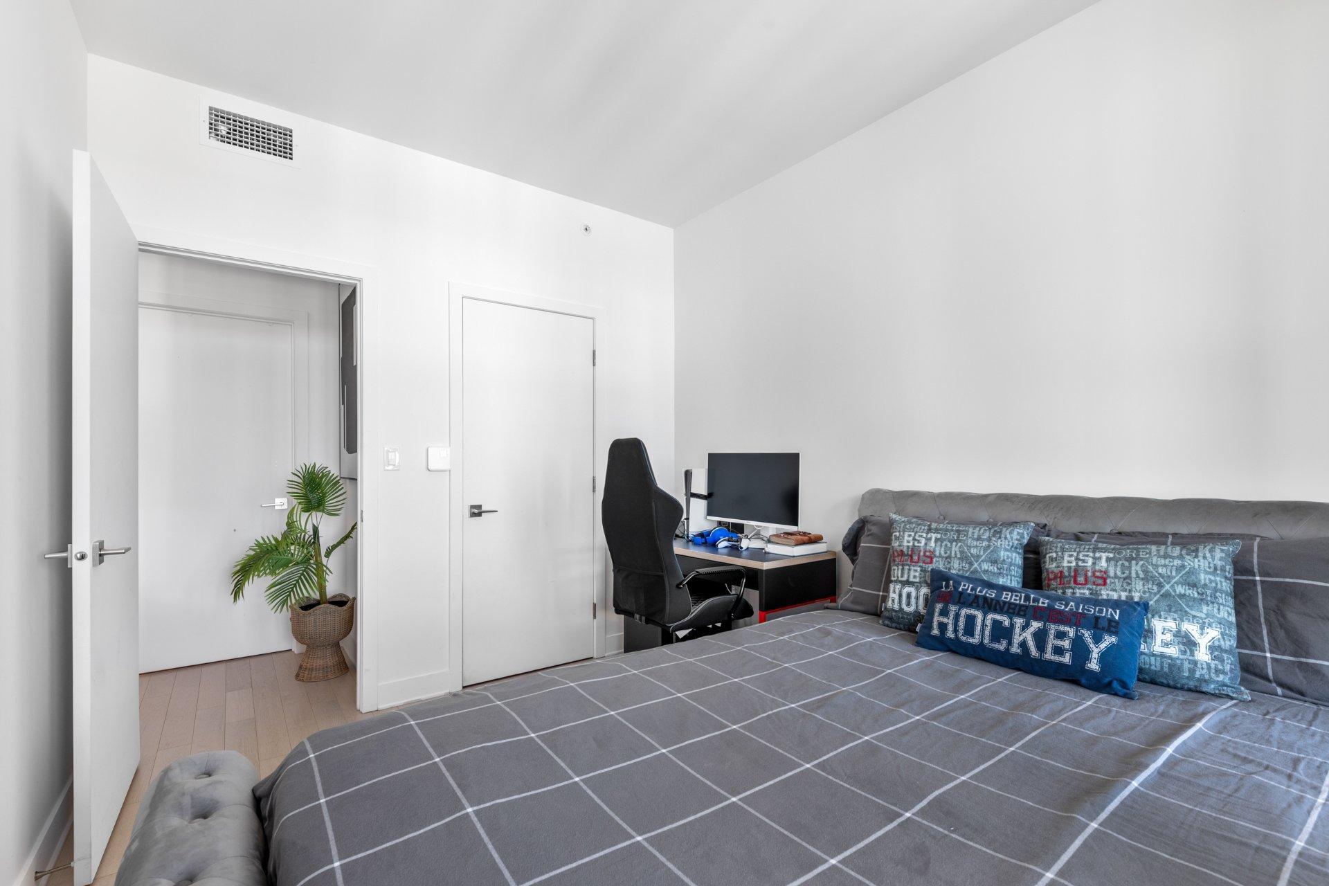 









200


Rue Marie-Charles-Le Moyne

, 1805,
Longueuil (Le Vieux-Longueuil),




QC
J4K5K7

