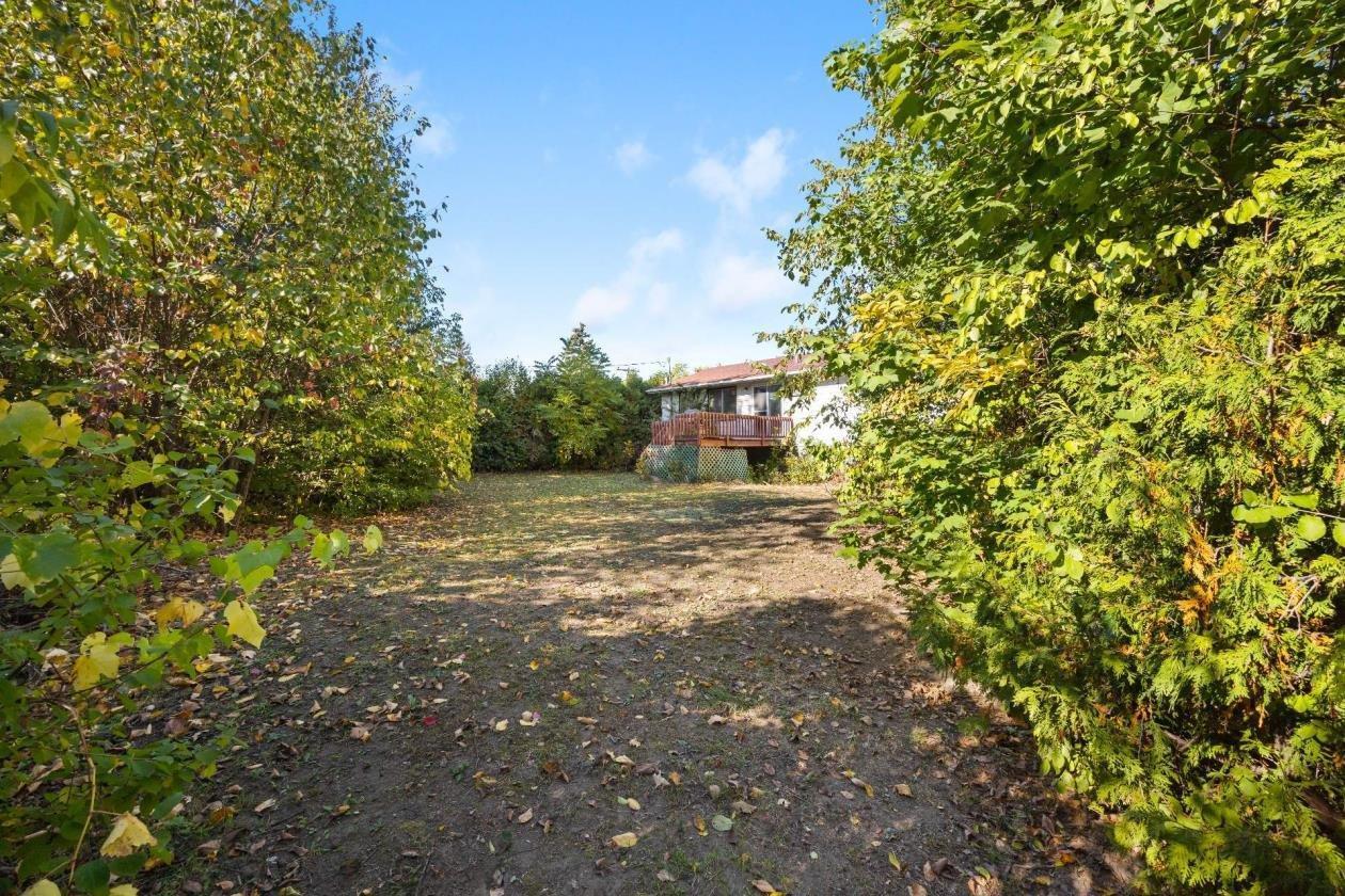 









1840Z


Ch. Du Tremblay

,
Longueuil (Le Vieux-Longueuil),







QC
J4N1C3


