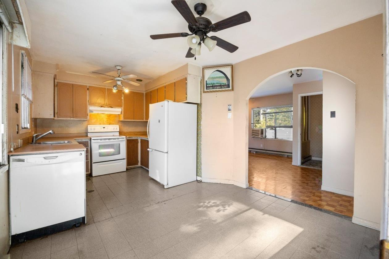 









1840Z


Ch. Du Tremblay

,
Longueuil (Le Vieux-Longueuil),







QC
J4N1C3

