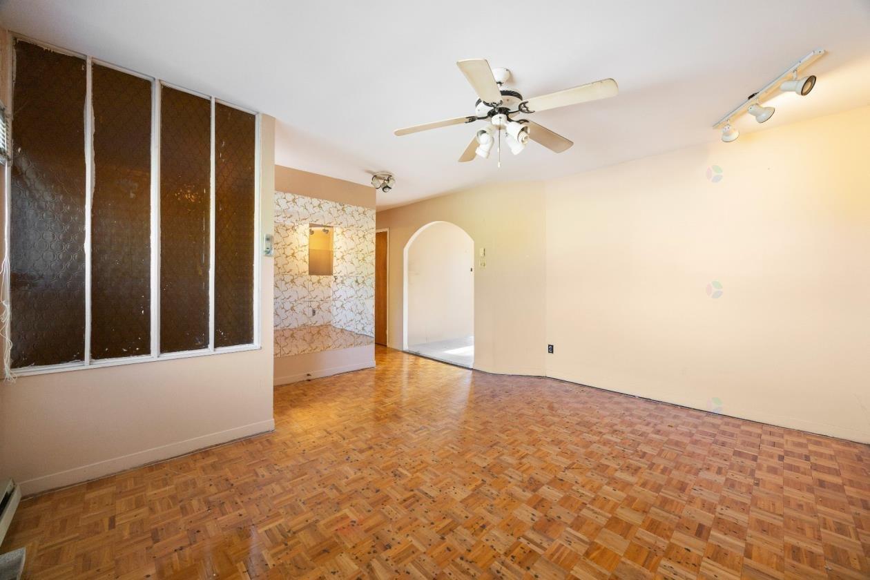 









1840Z


Ch. Du Tremblay

,
Longueuil (Le Vieux-Longueuil),







QC
J4N1C3


