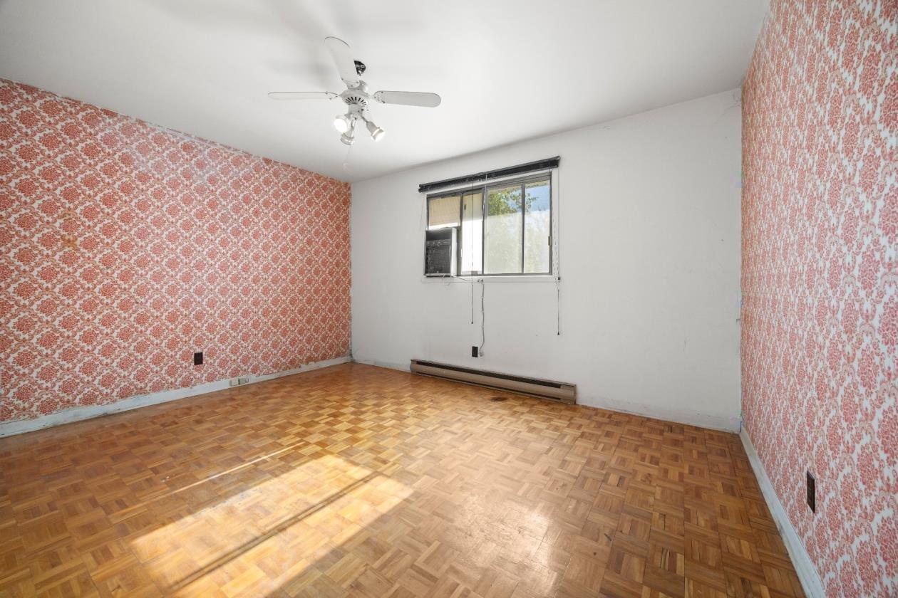 









1840Z


Ch. Du Tremblay

,
Longueuil (Le Vieux-Longueuil),







QC
J4N1C3

