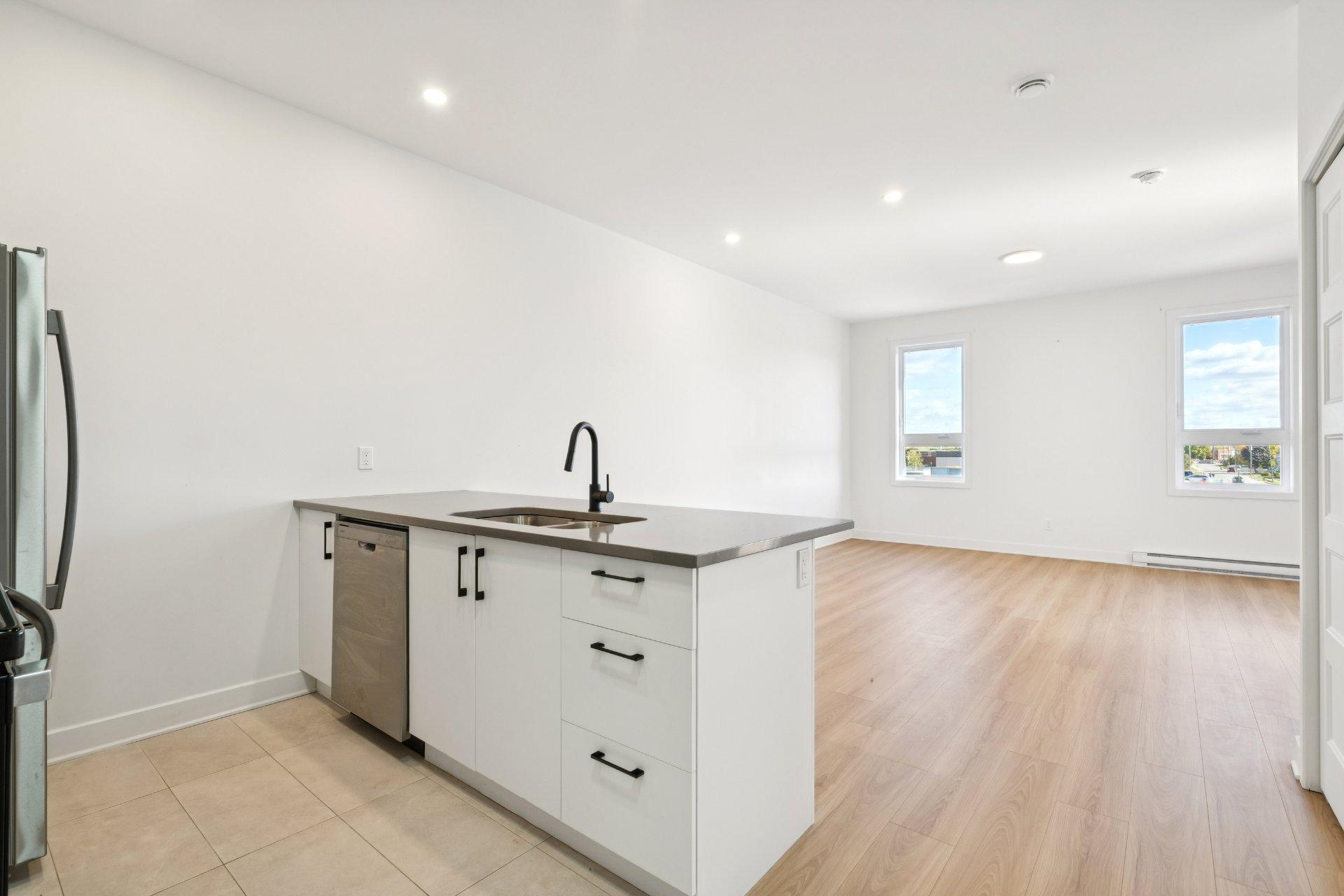 









85


Rue Lachapelle E.

, 303,
Saint-Rémi,




QC
J0L2L0

