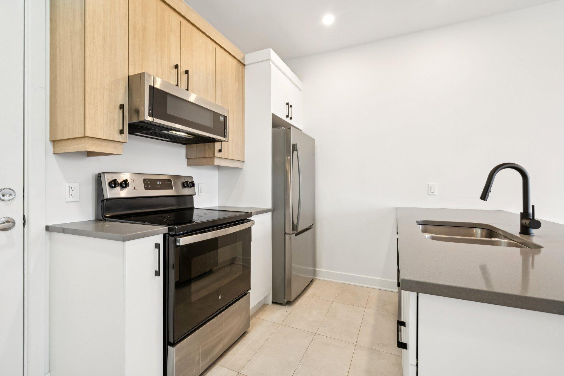 









85


Rue Lachapelle E.

, 303,
Saint-Rémi,




QC
J0L2L0

