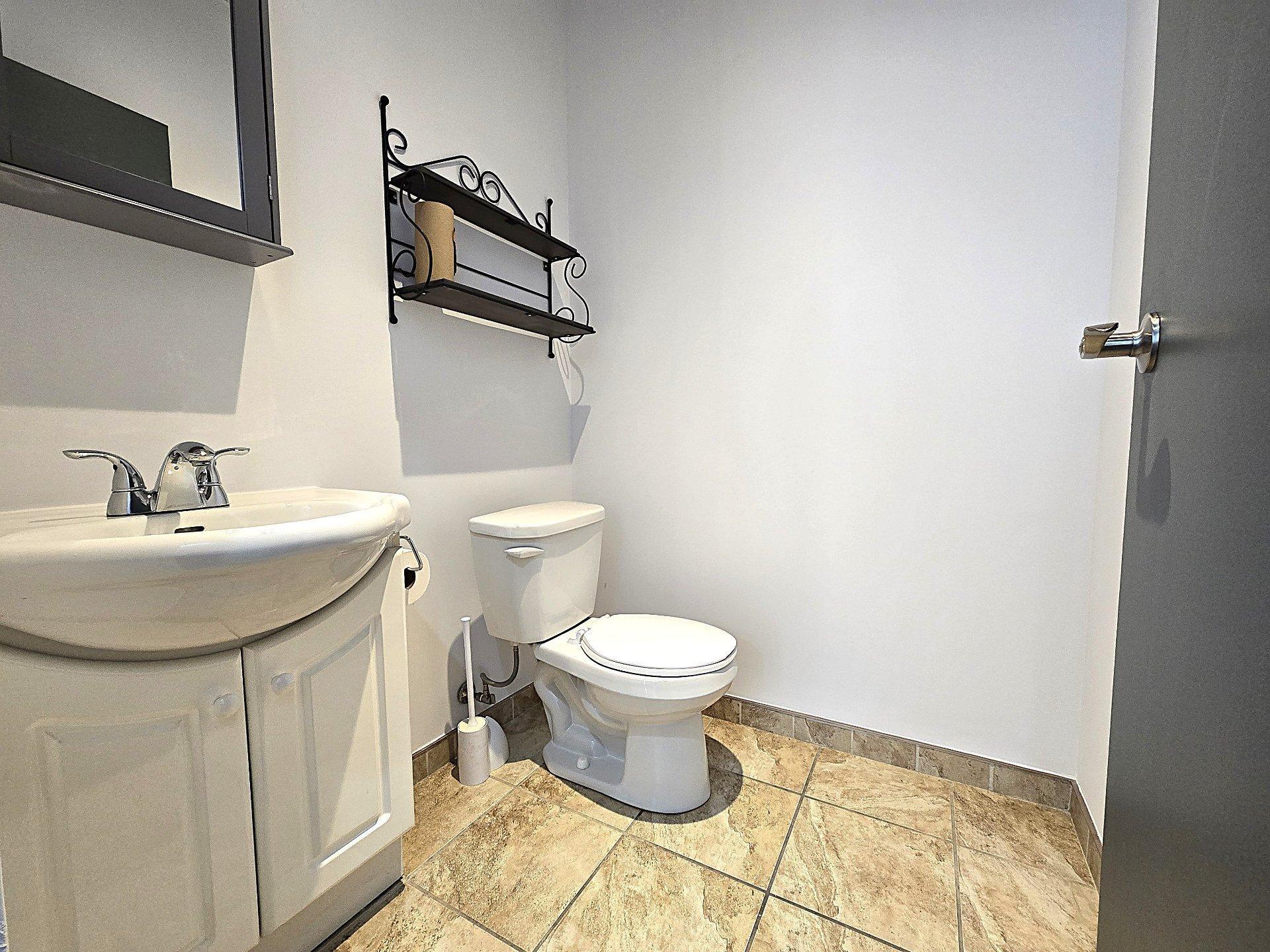









573


Boul. du Curé-Boivin

,
Boisbriand,




QC
J7G2A8

