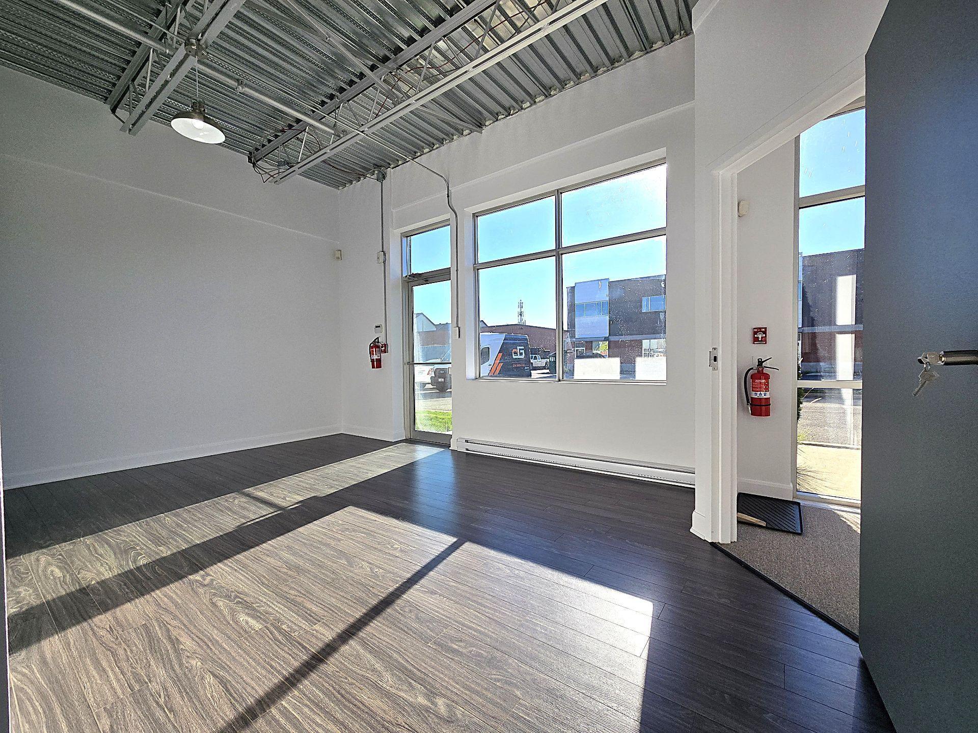 









573


Boul. du Curé-Boivin

,
Boisbriand,




QC
J7G2A8

