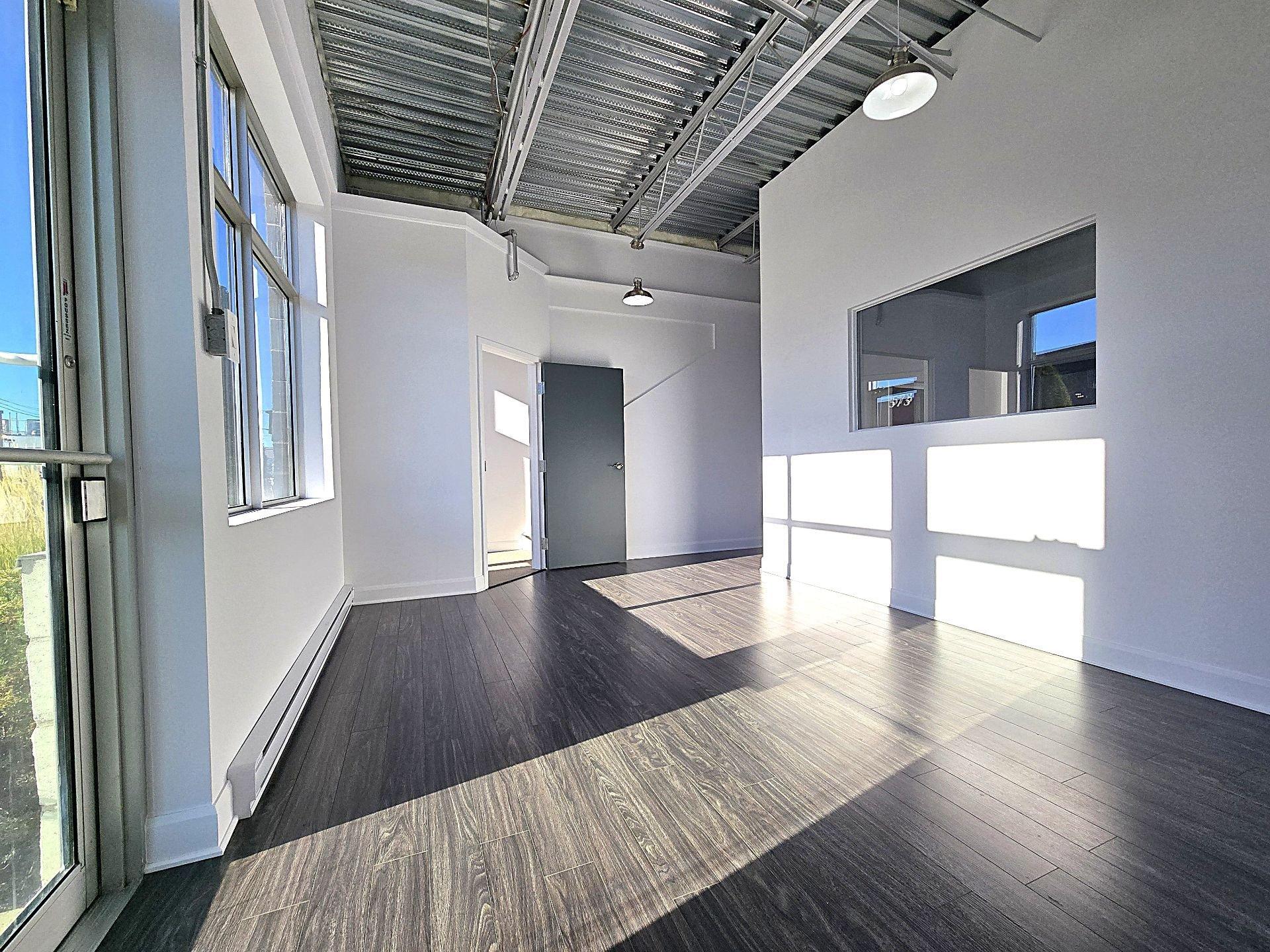 









573


Boul. du Curé-Boivin

,
Boisbriand,




QC
J7G2A8

