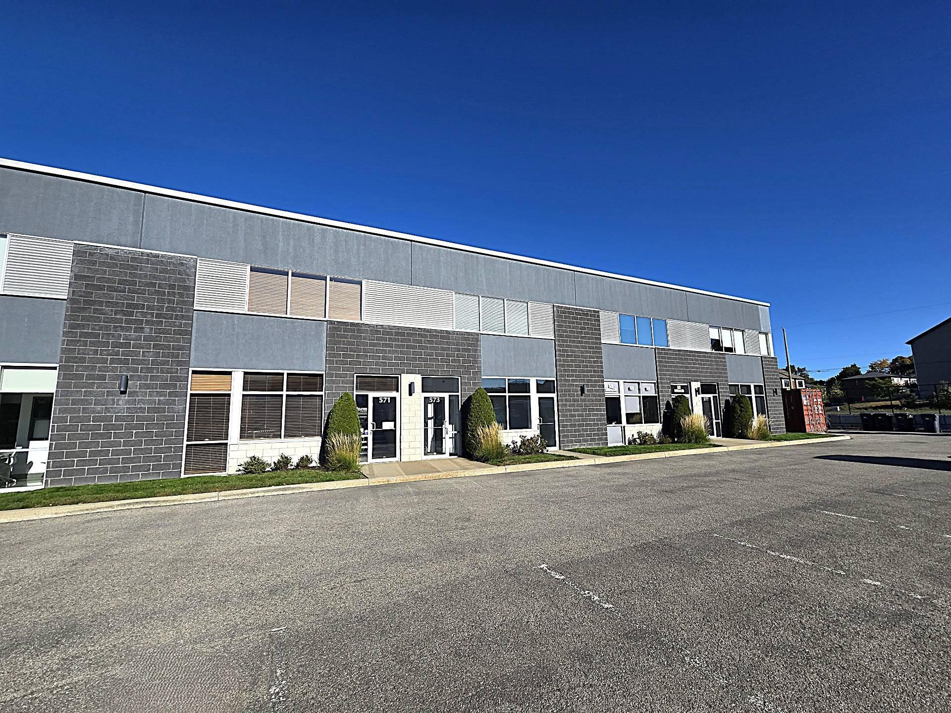 









573


Boul. du Curé-Boivin

,
Boisbriand,




QC
J7G2A8

