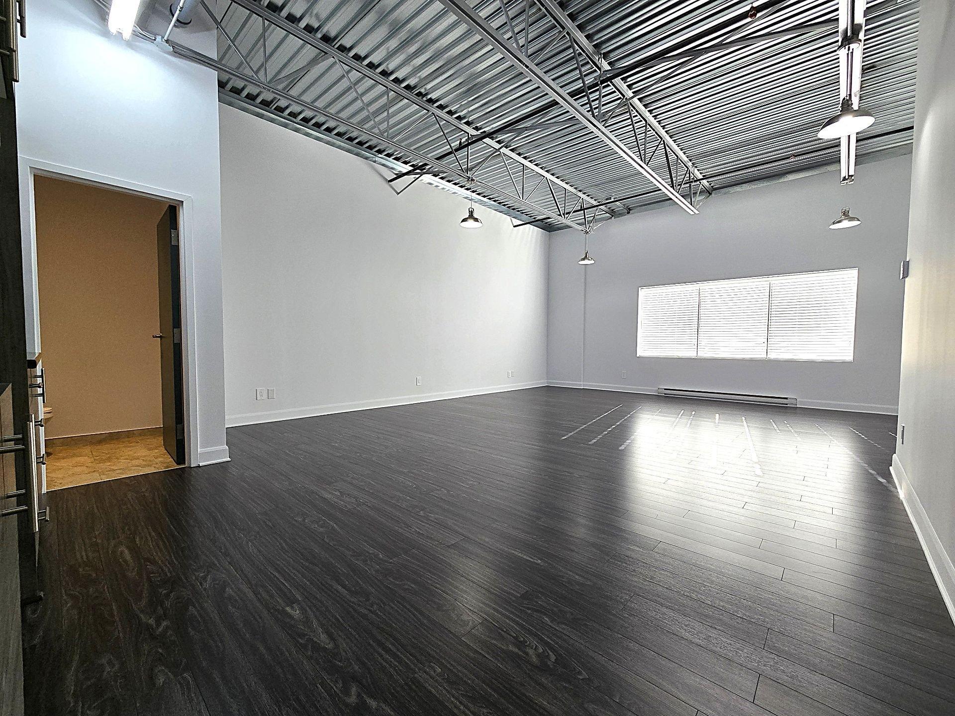 









573


Boul. du Curé-Boivin

,
Boisbriand,




QC
J7G2A8

