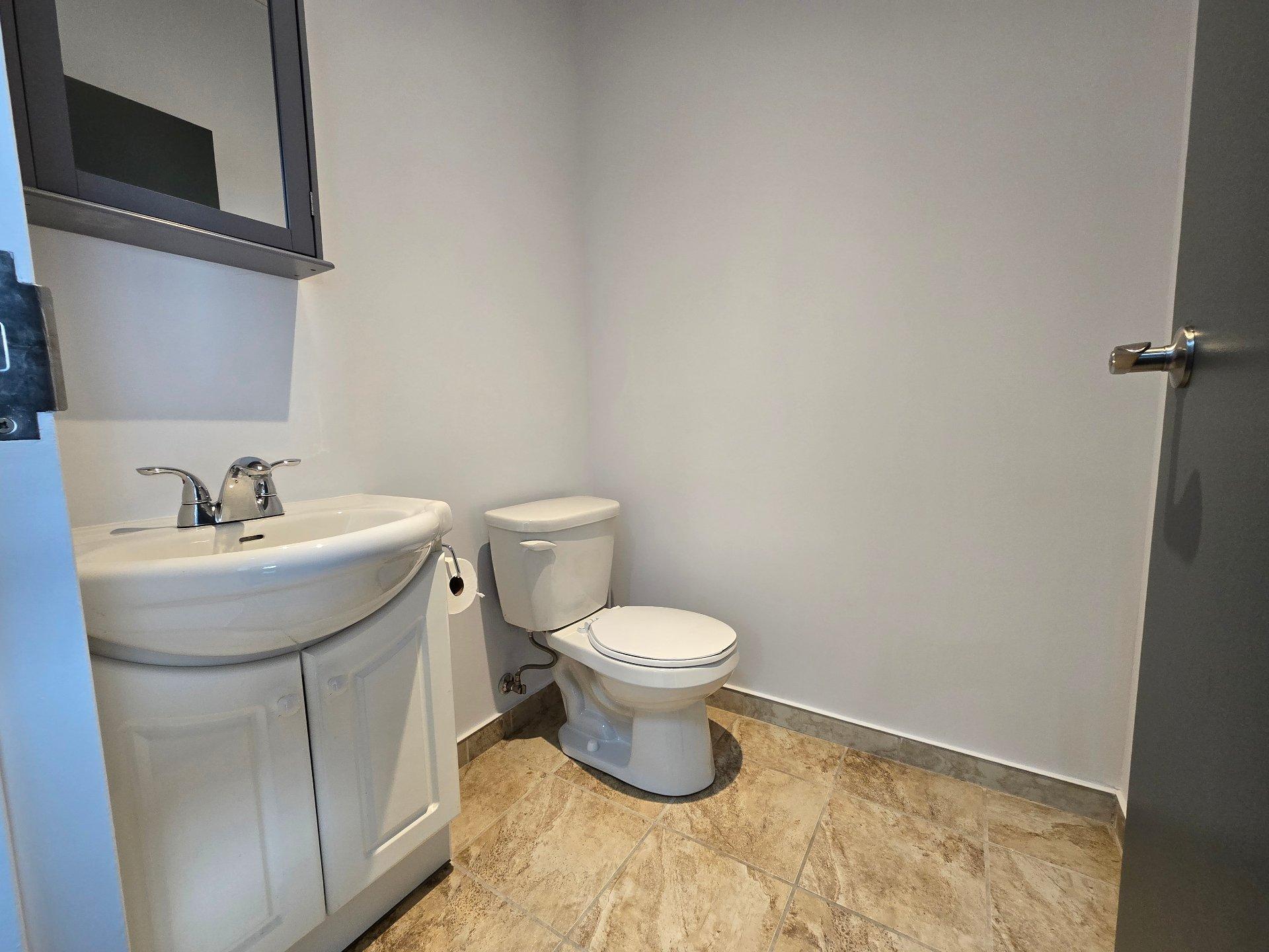 









573


Boul. du Curé-Boivin

,
Boisbriand,




QC
J7G2A8

