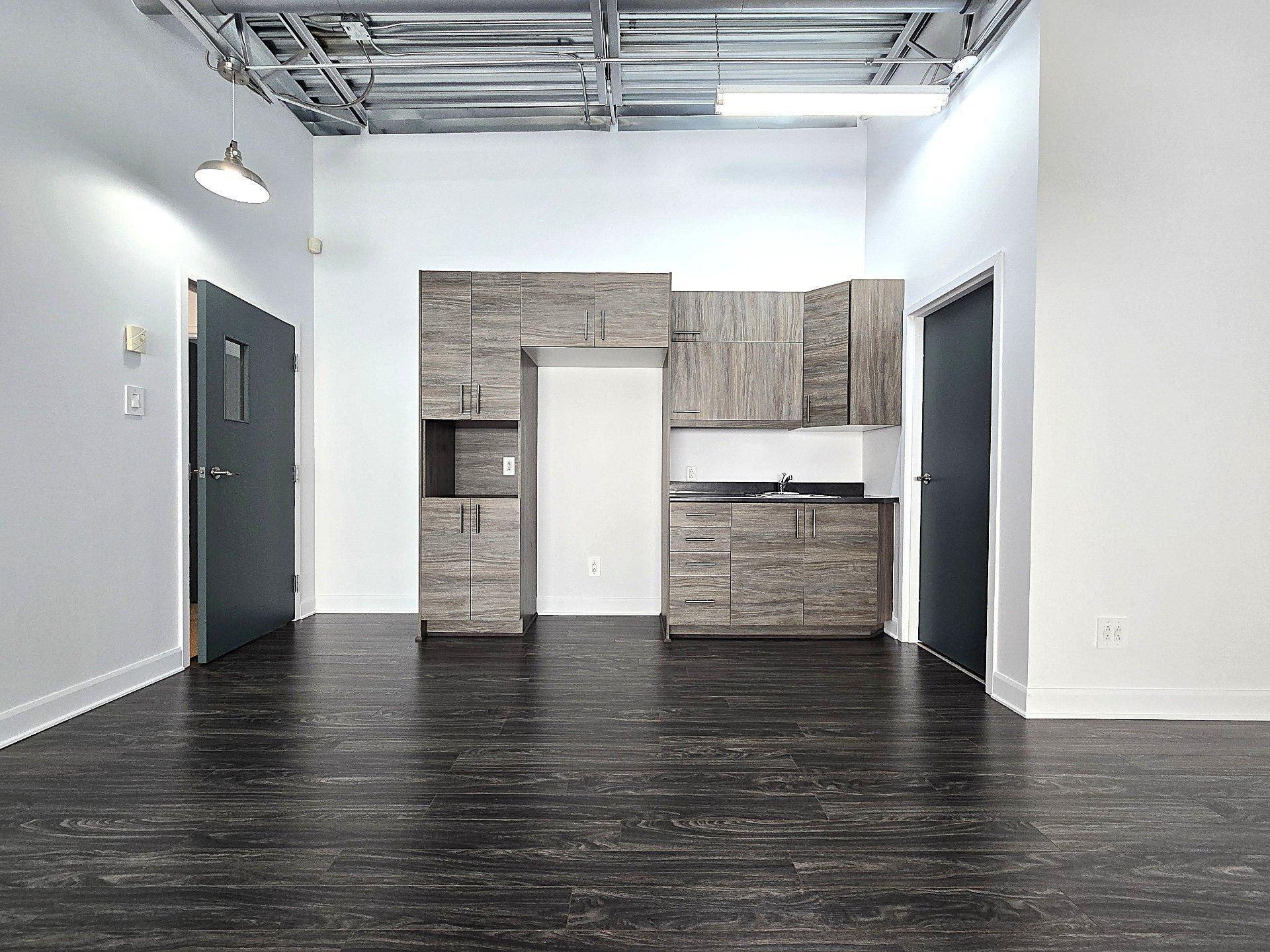 









573


Boul. du Curé-Boivin

,
Boisbriand,




QC
J7G2A8

