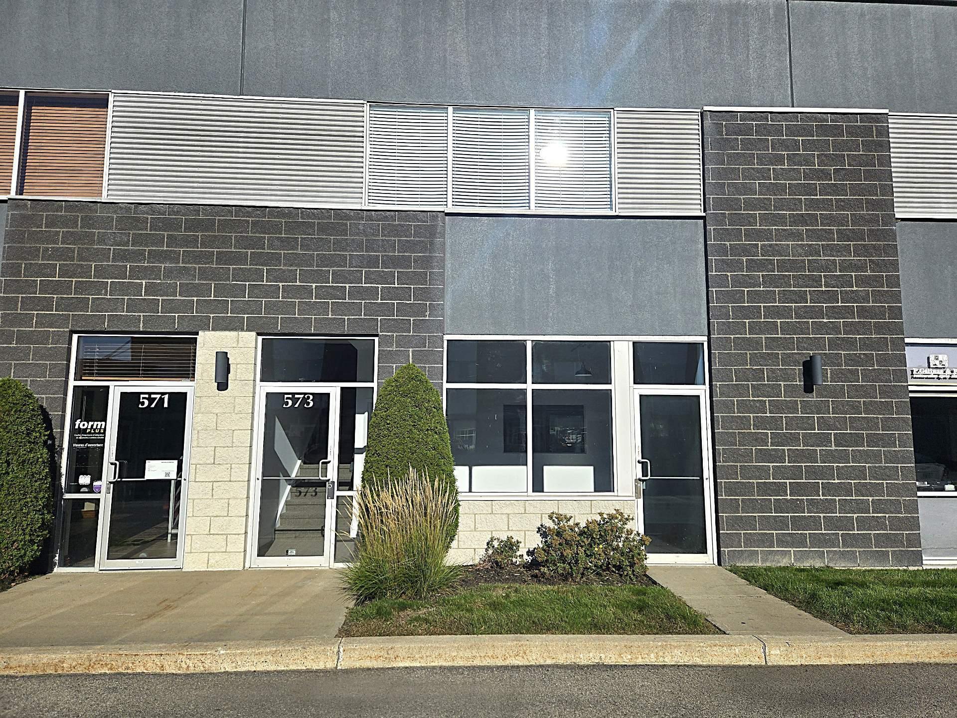 









573


Boul. du Curé-Boivin

,
Boisbriand,




QC
J7G2A8

