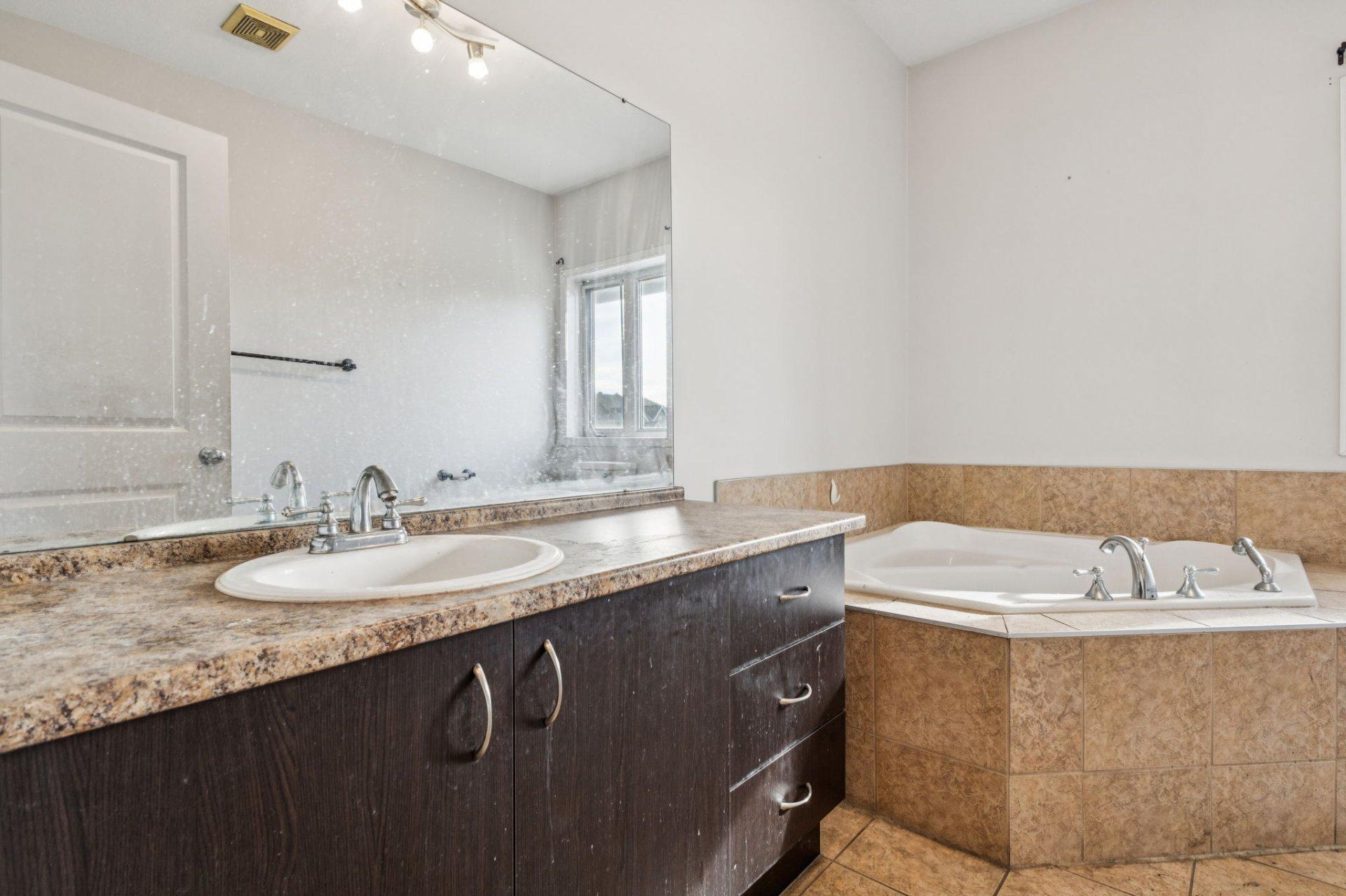 









209


Boul. d'Europe

, 3,
Gatineau (Aylmer),




QC
J9J0A3

