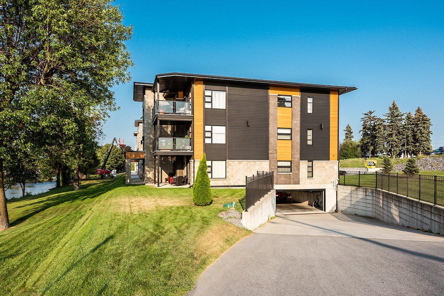 









85


Rue Masson

, 5,
Salaberry-de-Valleyfield,




QC
J6S4T7

