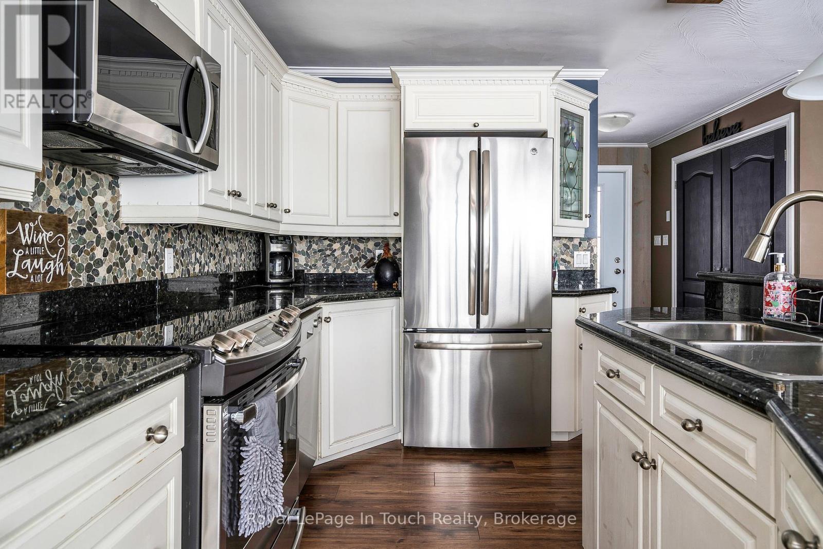 












8 TINY BEACHES ROAD S

,
Tiny,




Ontario
L0L2J0

