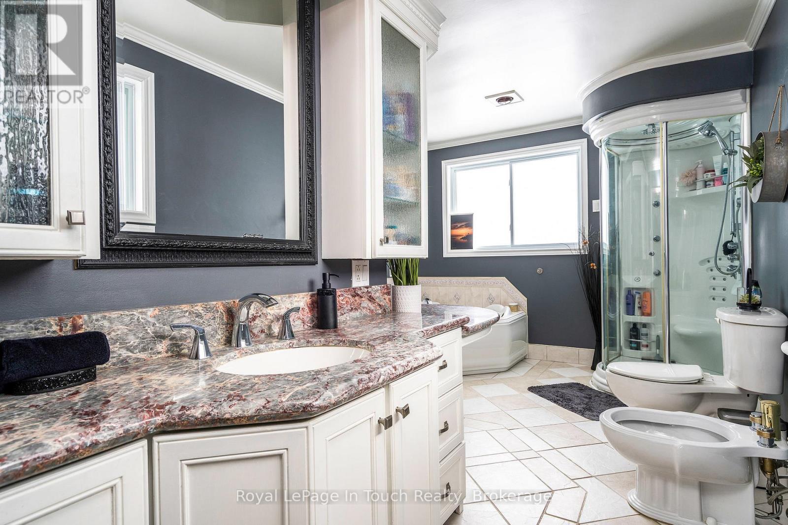 












8 TINY BEACHES ROAD S

,
Tiny,




Ontario
L0L2J0

