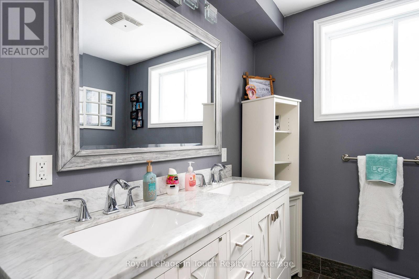 












8 TINY BEACHES ROAD S

,
Tiny,




Ontario
L0L2J0

