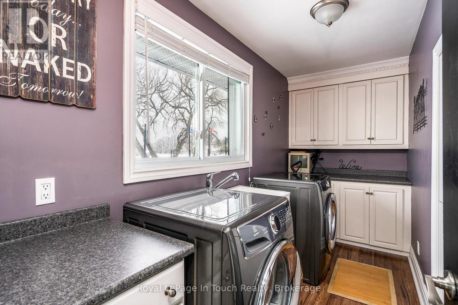 












8 TINY BEACHES ROAD S

,
Tiny,




Ontario
L0L2J0

