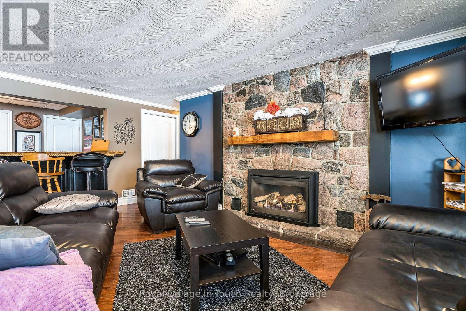 












8 TINY BEACHES ROAD S

,
Tiny,




Ontario
L0L2J0

