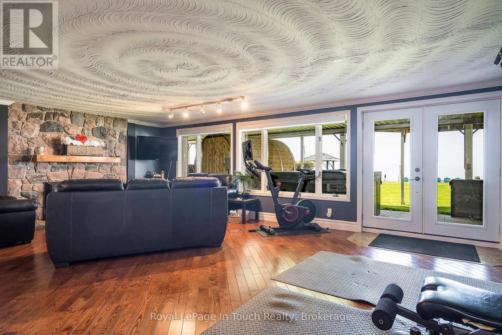 












8 TINY BEACHES ROAD S

,
Tiny,




Ontario
L0L2J0

