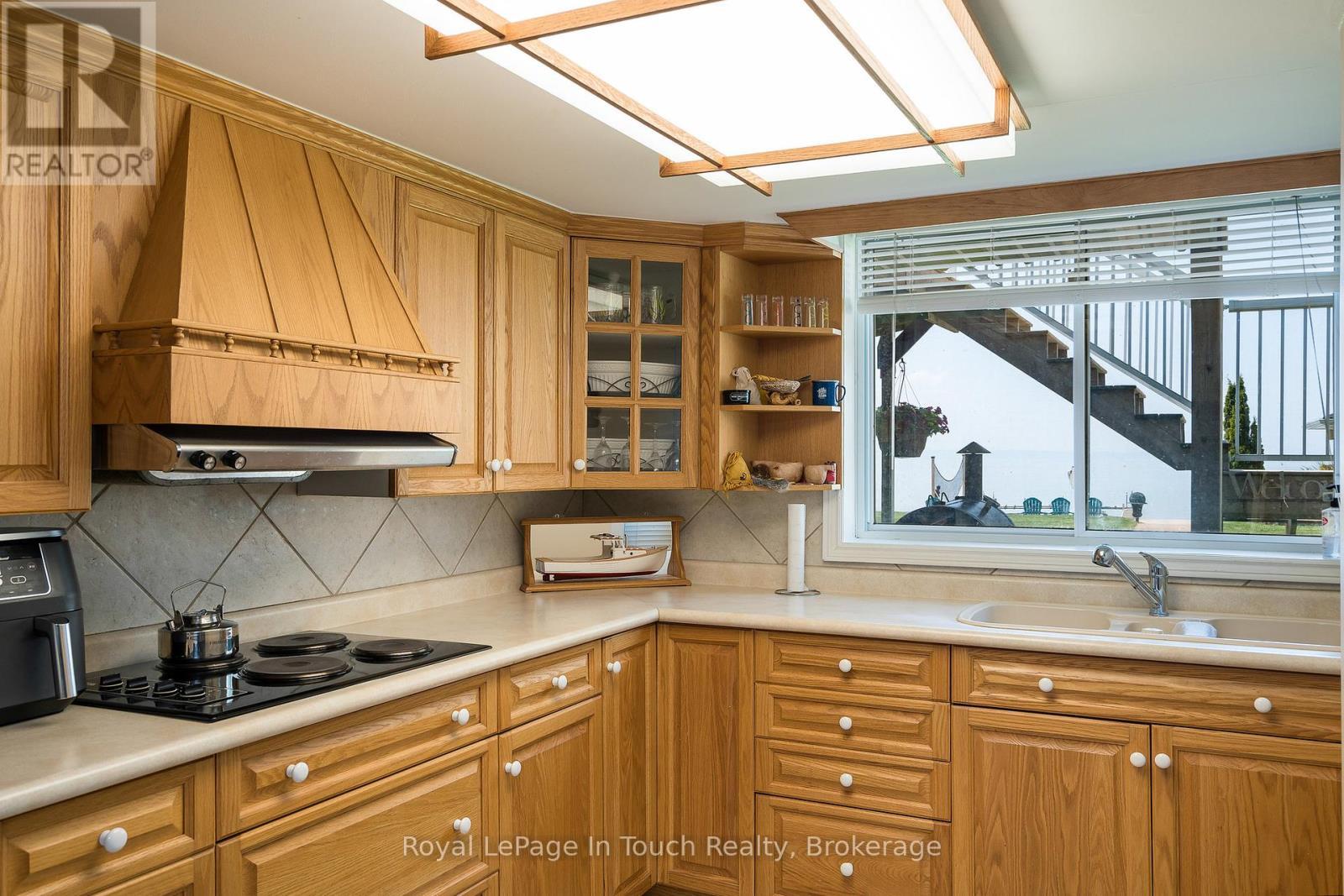 












8 TINY BEACHES ROAD S

,
Tiny,




Ontario
L0L2J0

