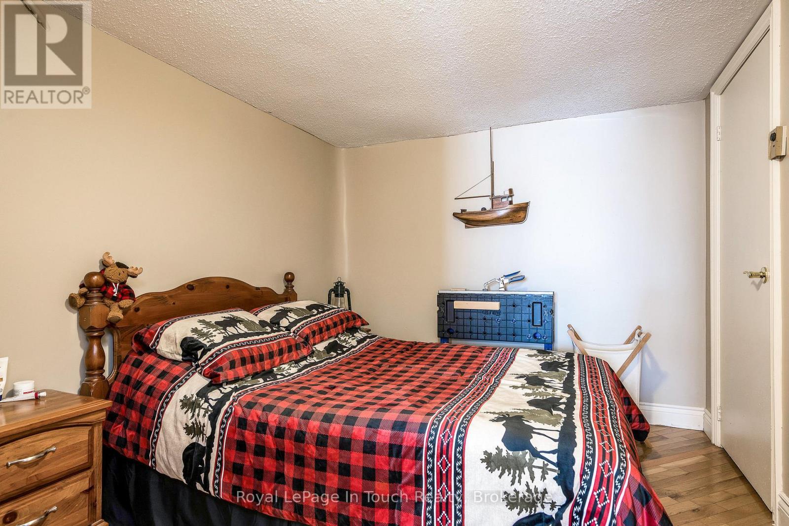 












8 TINY BEACHES ROAD S

,
Tiny,




Ontario
L0L2J0

