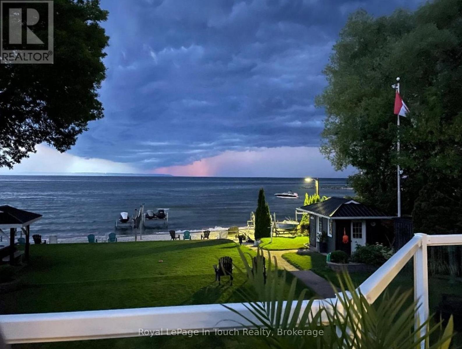 












8 TINY BEACHES ROAD S

,
Tiny,




Ontario
L0L2J0

