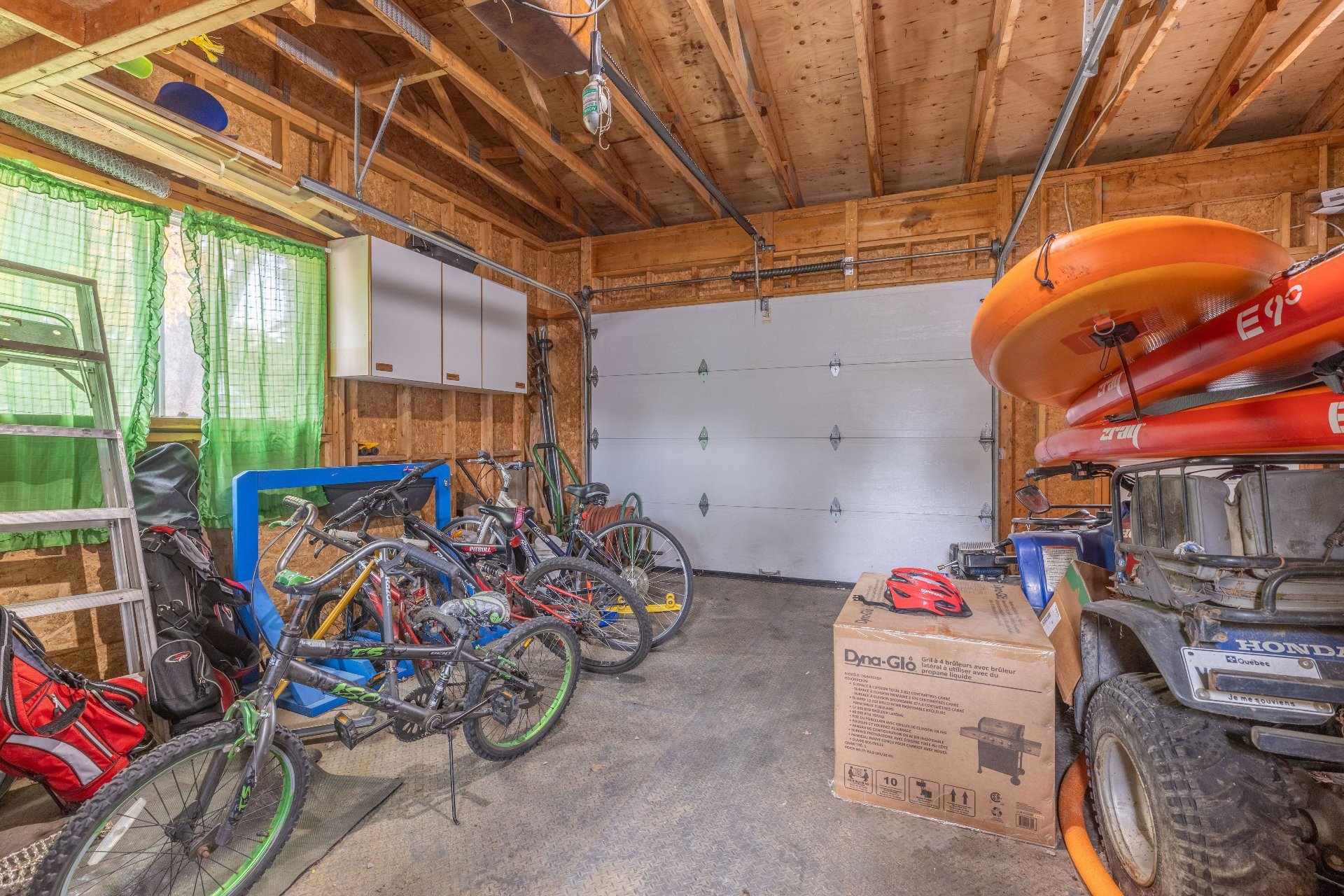 









951


Rue Brassard

,
Saint-Michel-des-Saints,




QC
J0K3B0

