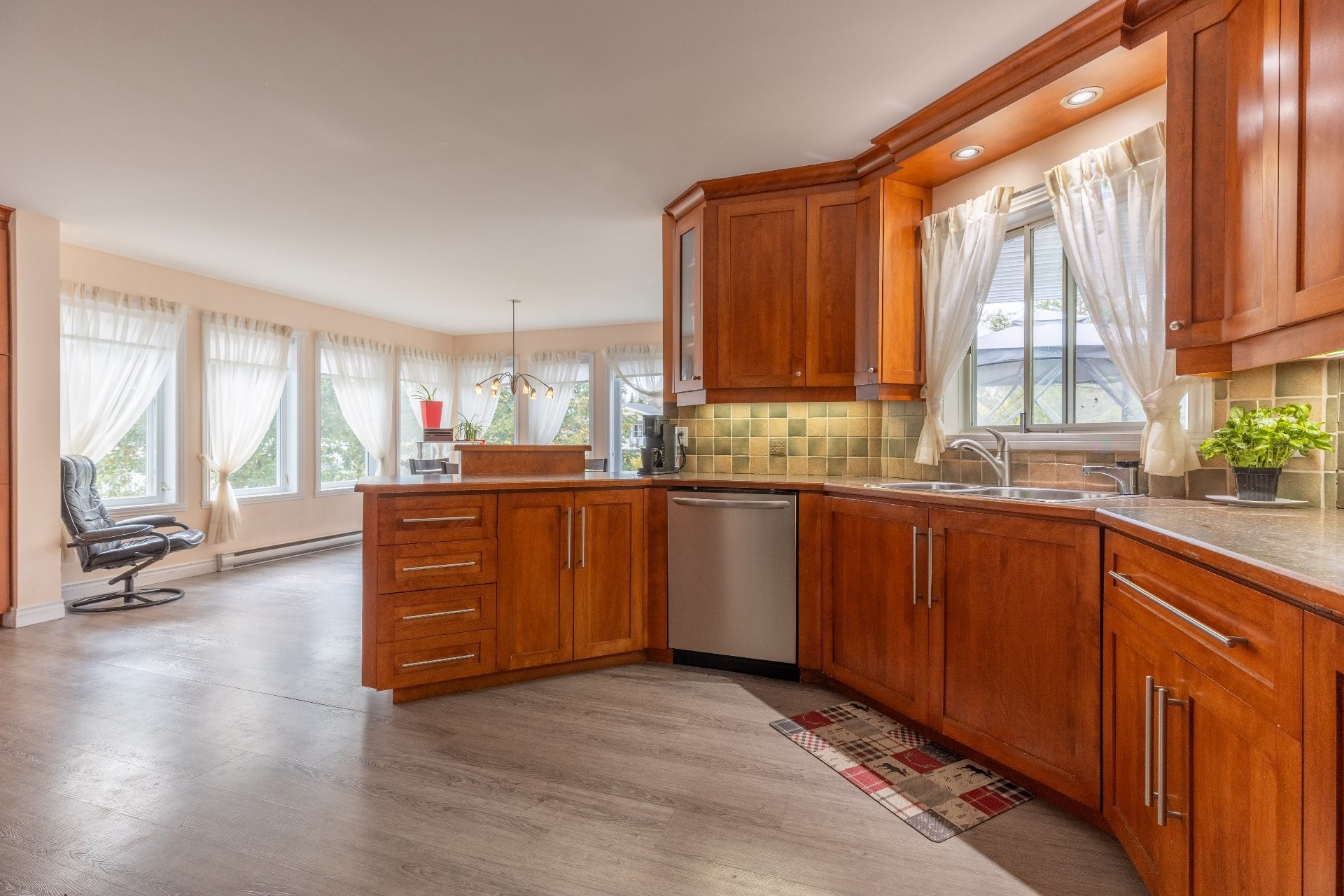 









951


Rue Brassard

,
Saint-Michel-des-Saints,




QC
J0K3B0

