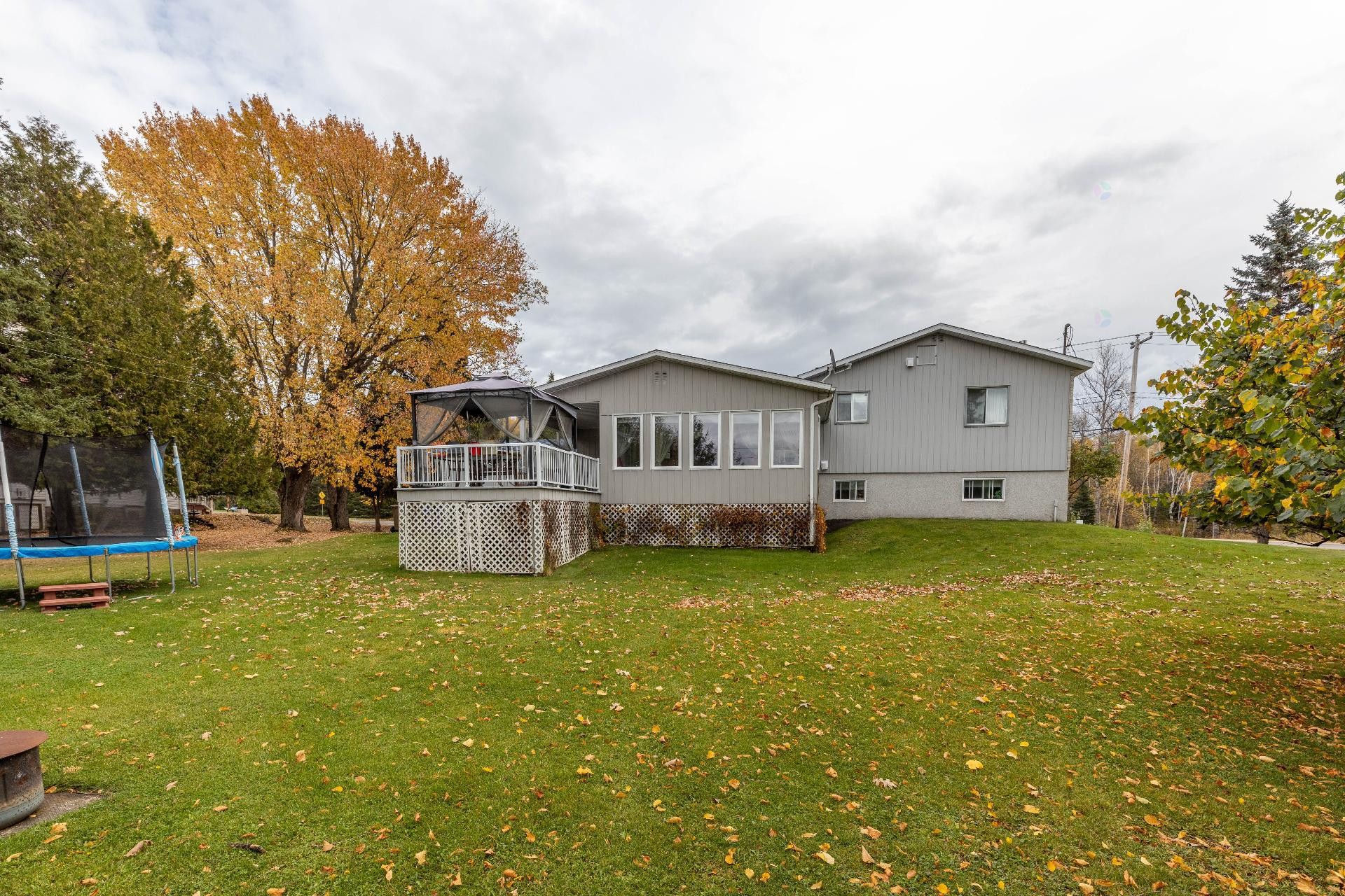 









951


Rue Brassard

,
Saint-Michel-des-Saints,




QC
J0K3B0

