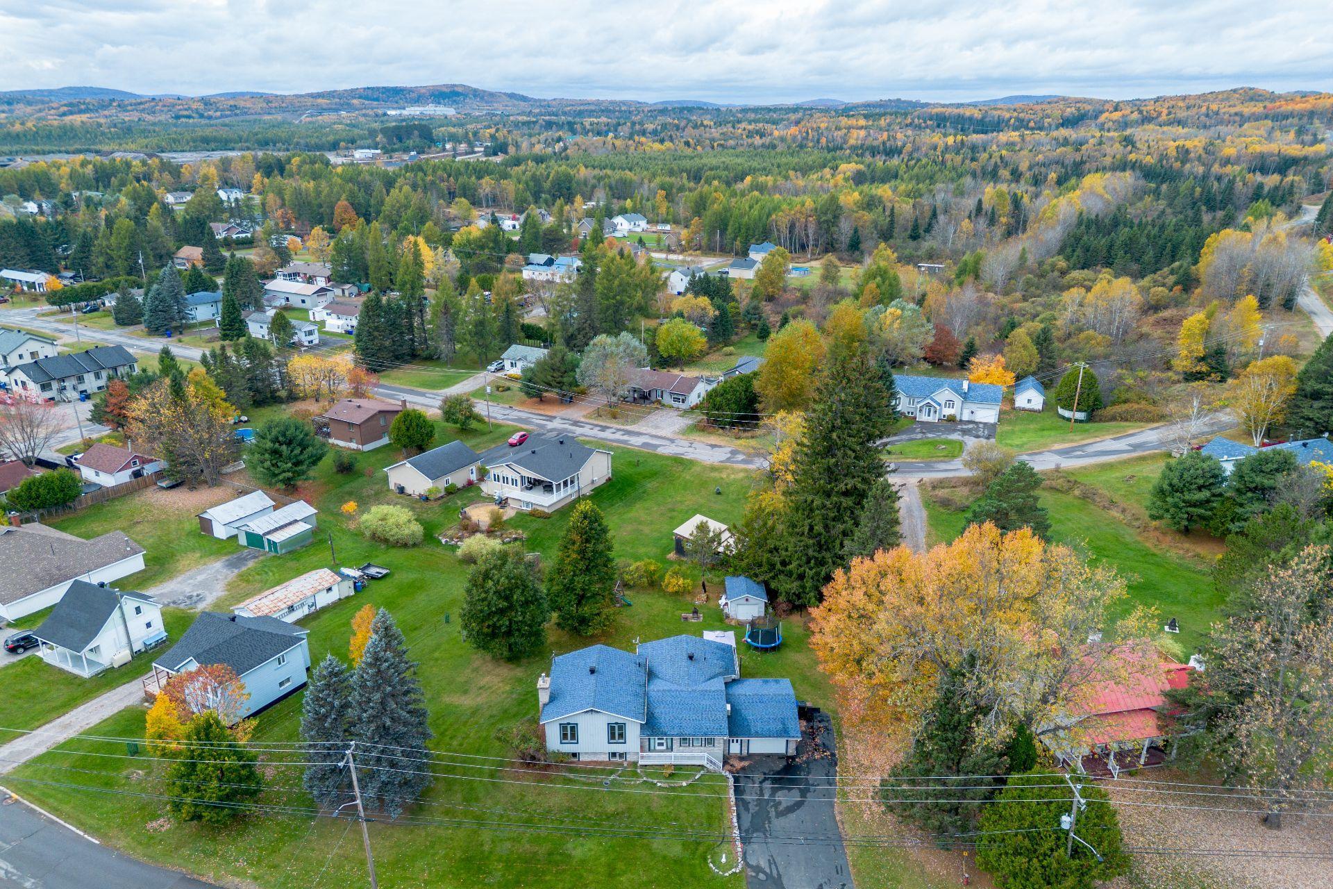 









951


Rue Brassard

,
Saint-Michel-des-Saints,




QC
J0K3B0

