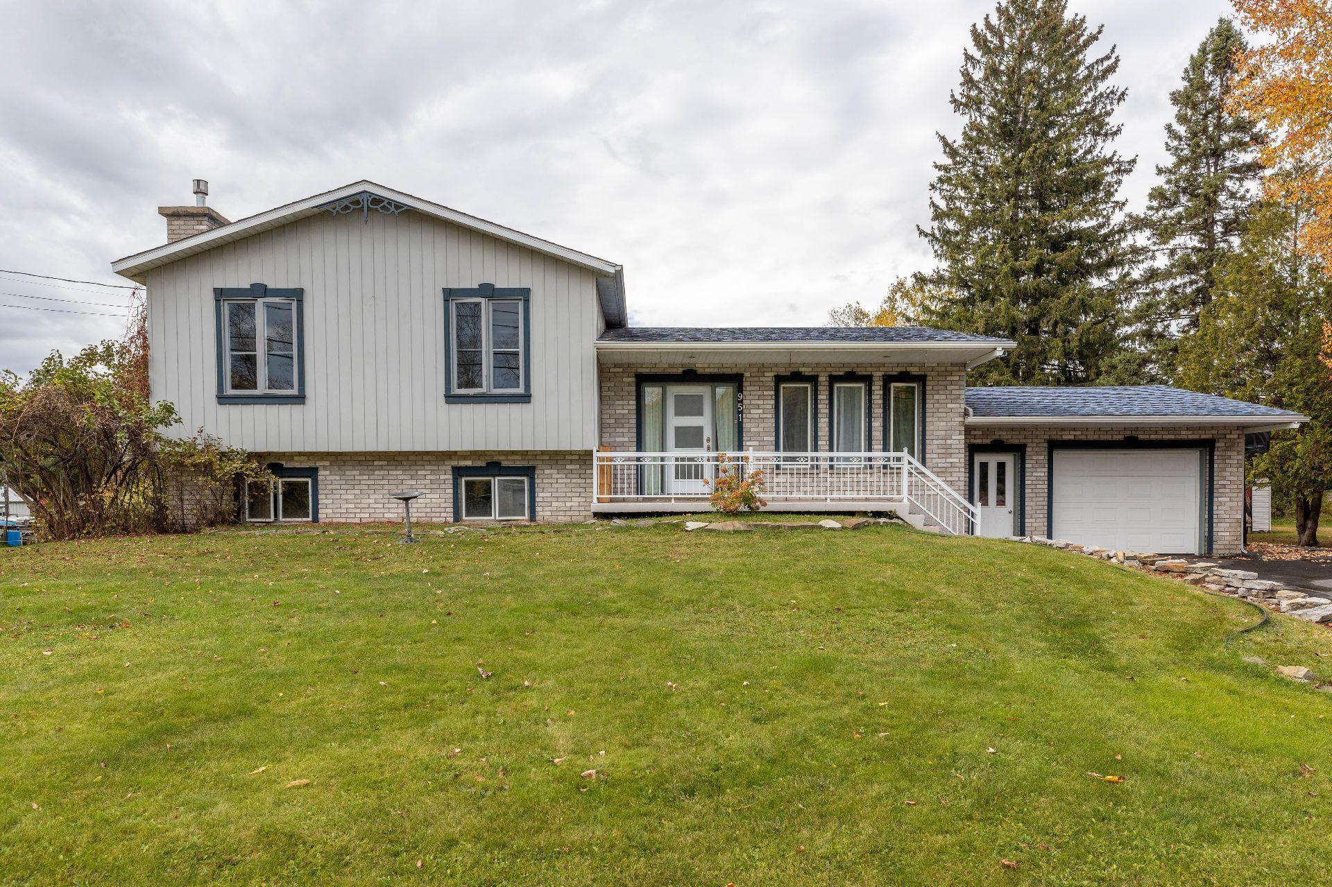 









951


Rue Brassard

,
Saint-Michel-des-Saints,




QC
J0K3B0

