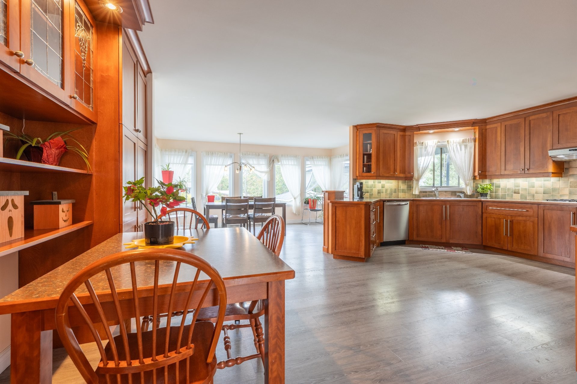 









951


Rue Brassard

,
Saint-Michel-des-Saints,




QC
J0K3B0

