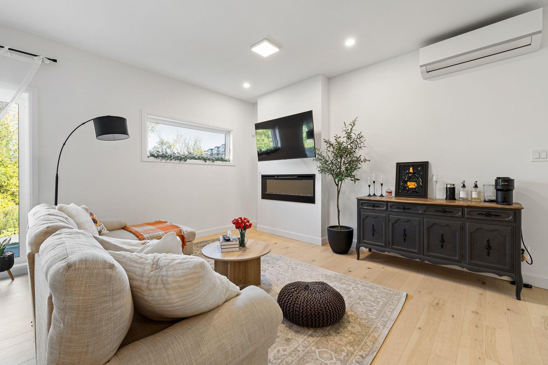 









201


Rue Juliette-Huot

, 1,
Cowansville,




QC
J2K0M3

