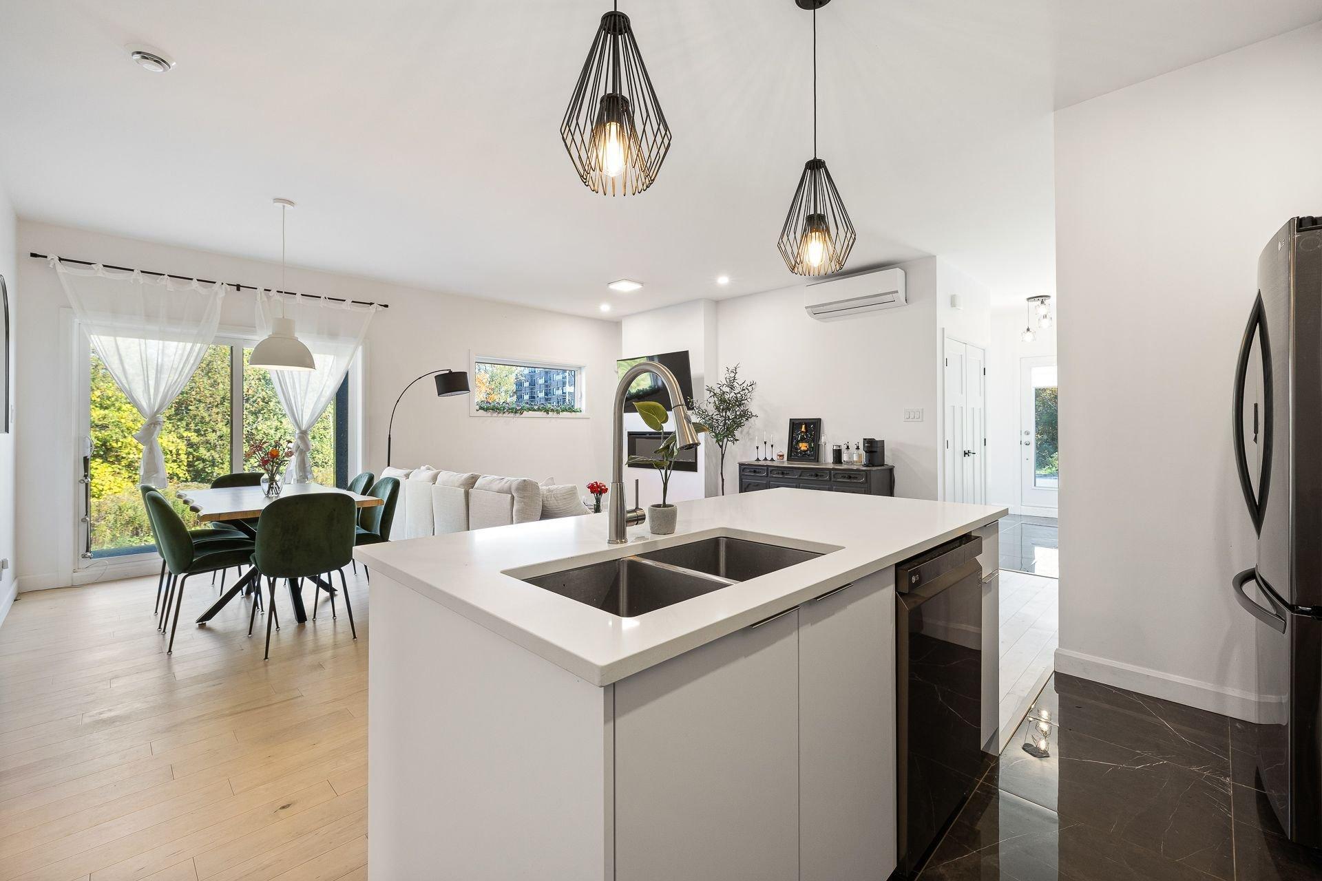 









201


Rue Juliette-Huot

, 1,
Cowansville,




QC
J2K0M3

