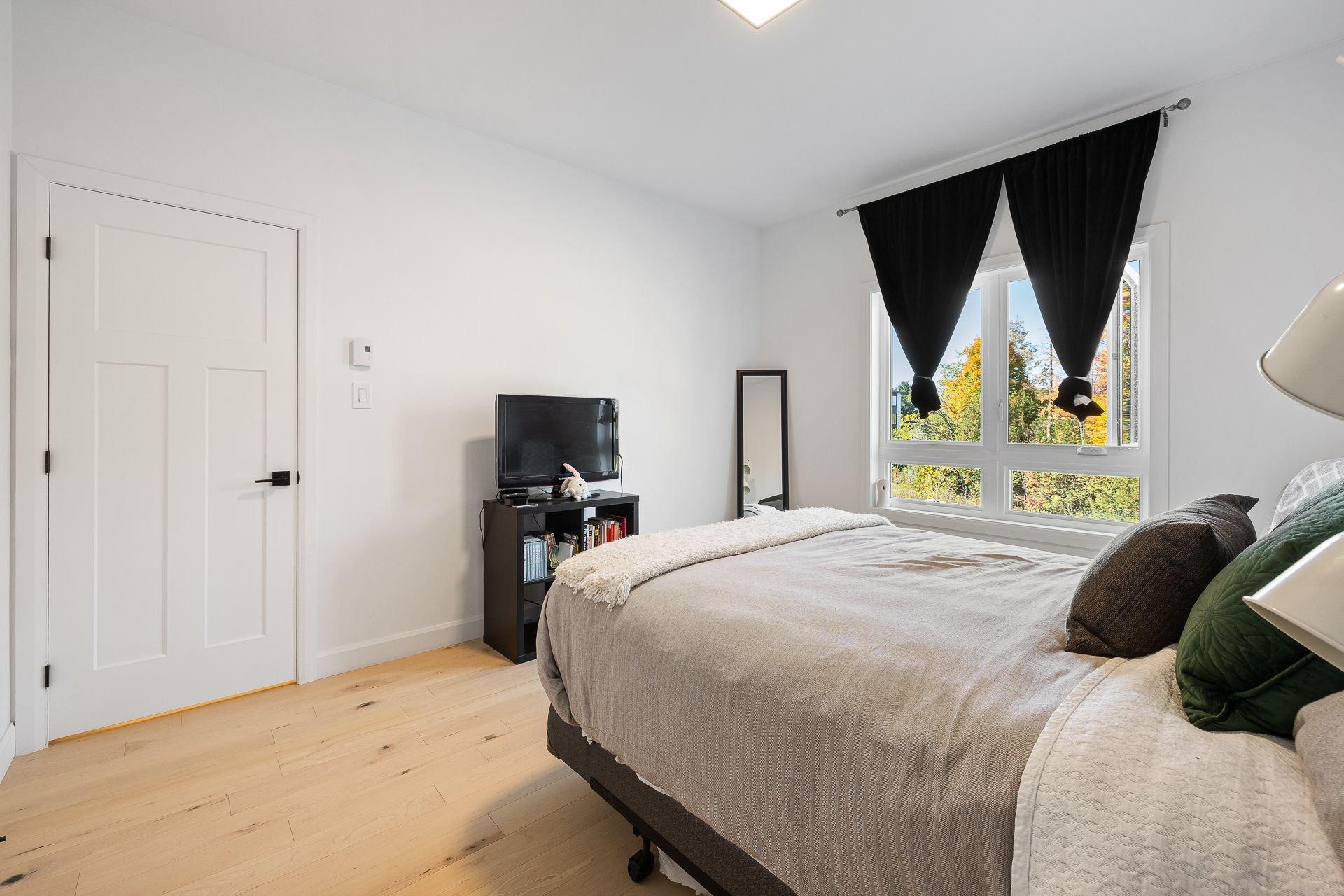 









201


Rue Juliette-Huot

, 1,
Cowansville,




QC
J2K0M3

