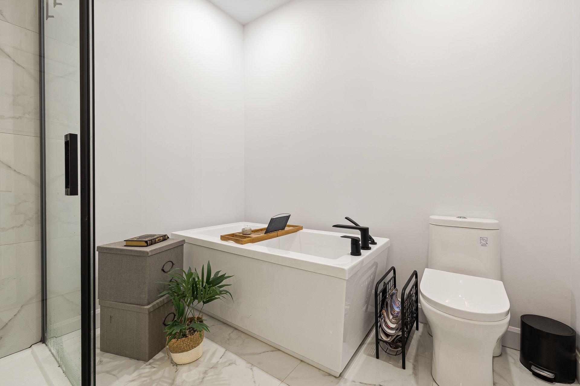 









201


Rue Juliette-Huot

, 1,
Cowansville,




QC
J2K0M3

