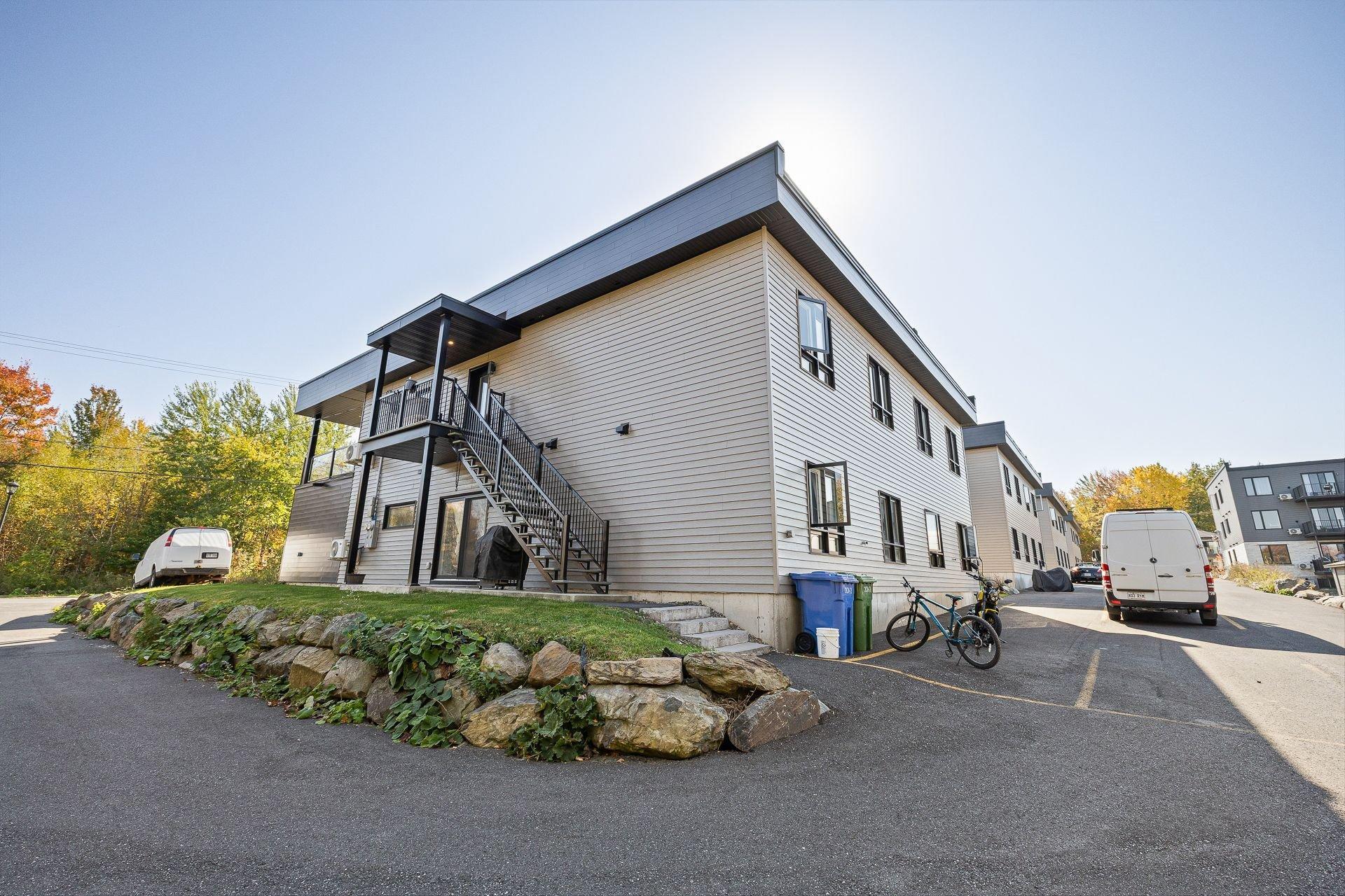 









201


Rue Juliette-Huot

, 1,
Cowansville,




QC
J2K0M3

